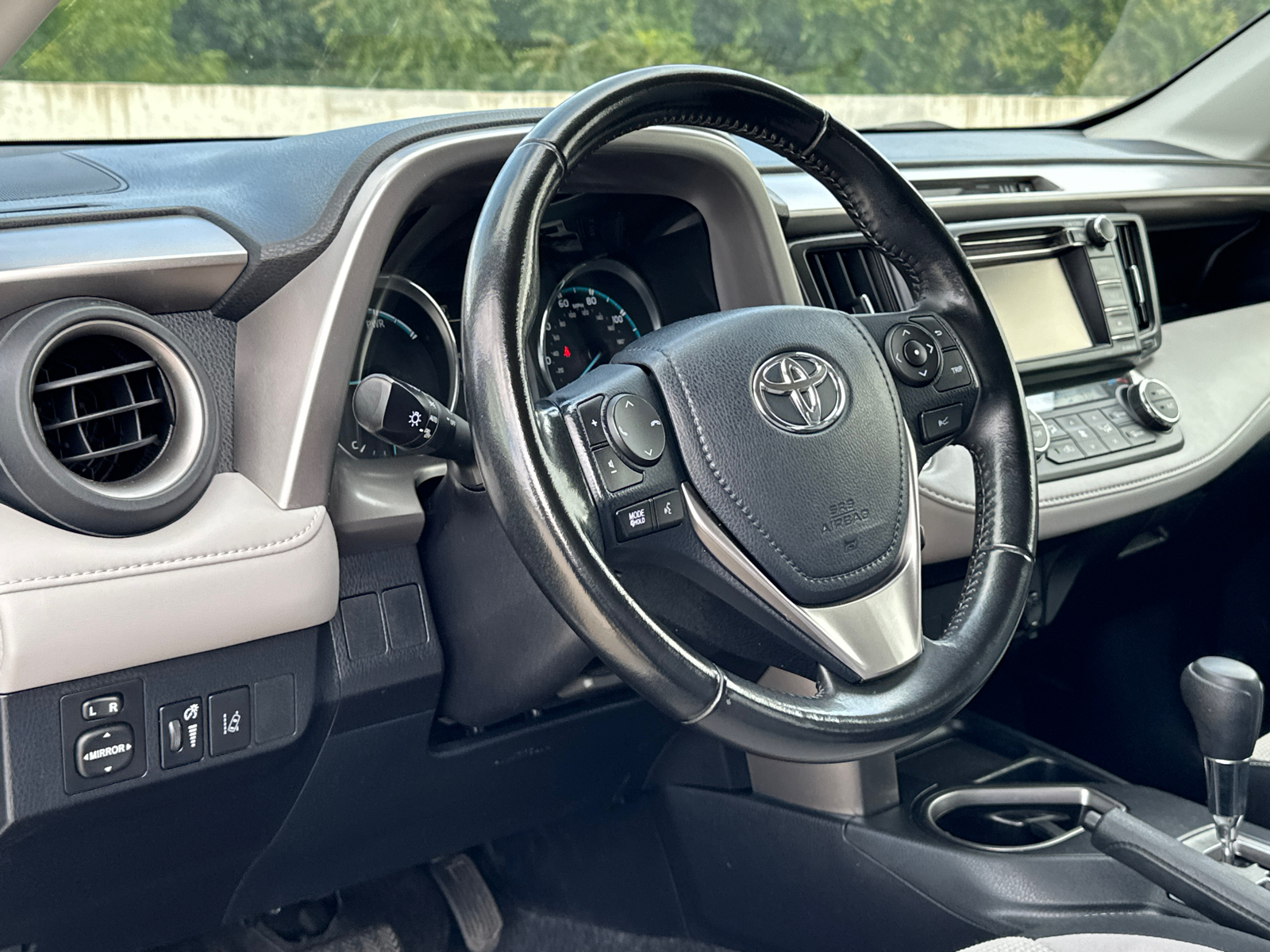 2018 Toyota RAV4 Hybrid XLE 18