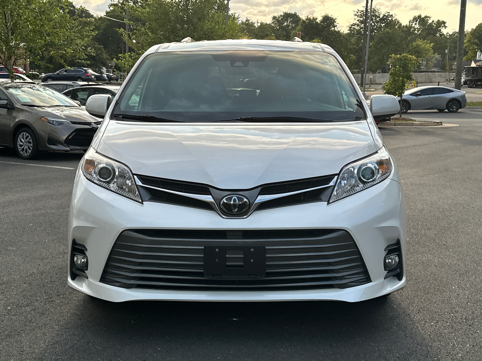 2020 Toyota Sienna XLE 2