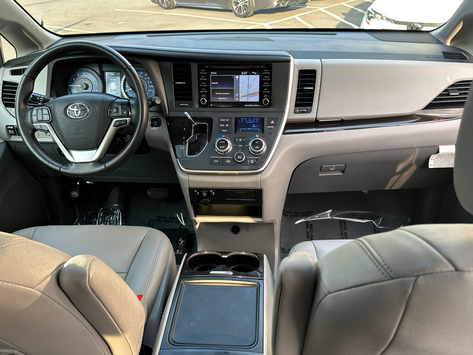 2020 Toyota Sienna XLE 17