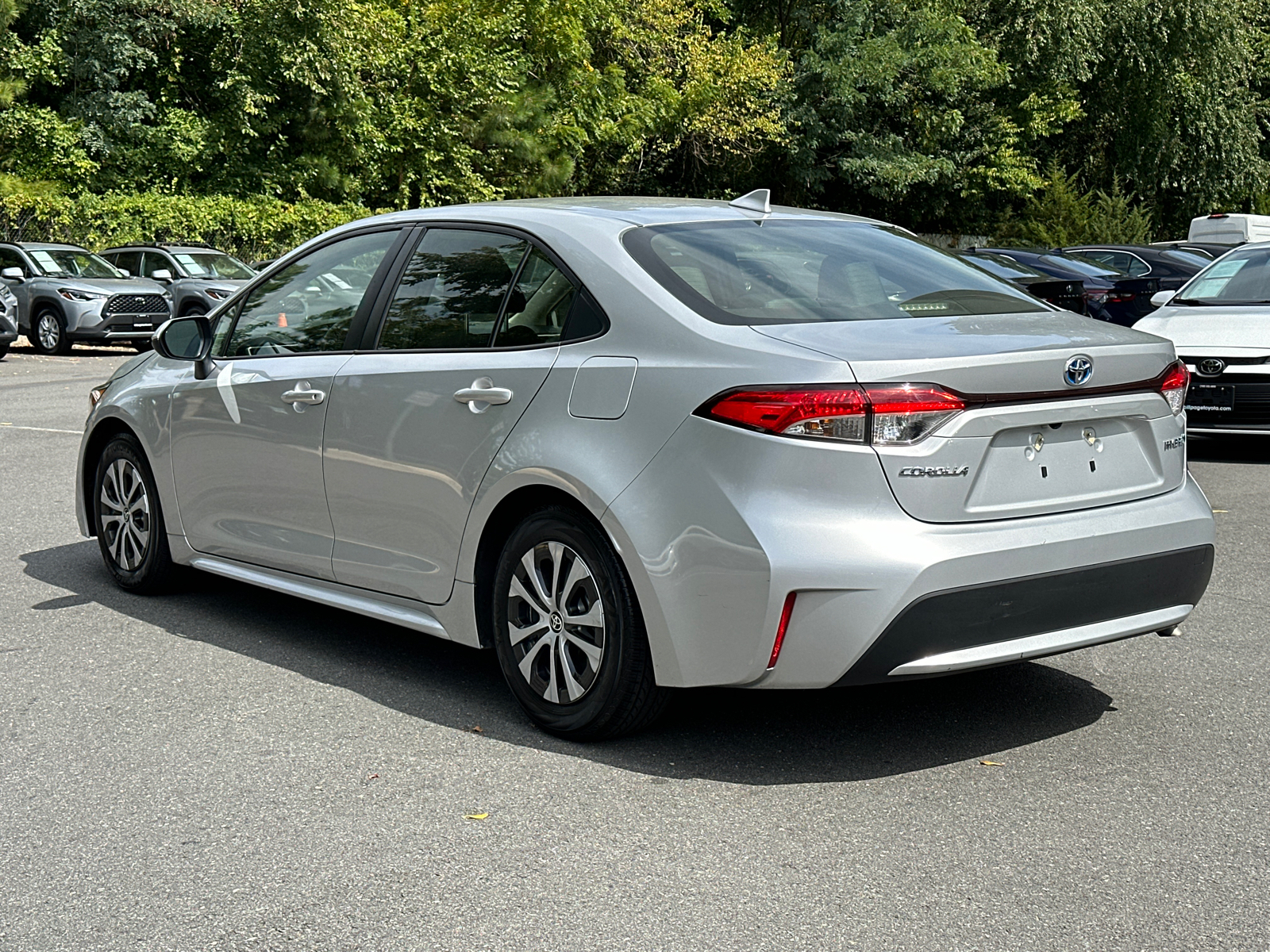 2022 Toyota Corolla Hybrid LE 5