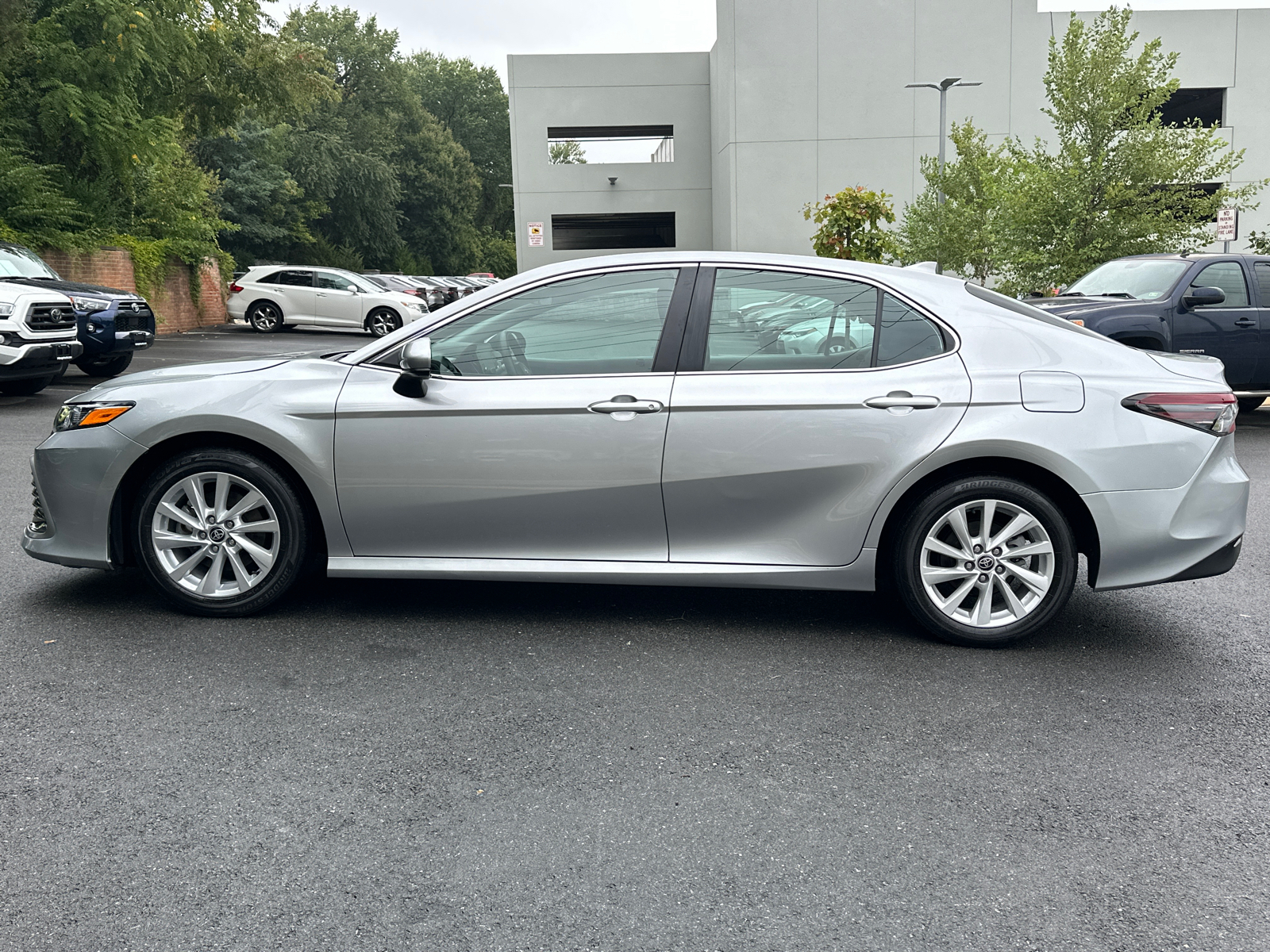 2023 Toyota Camry LE 3