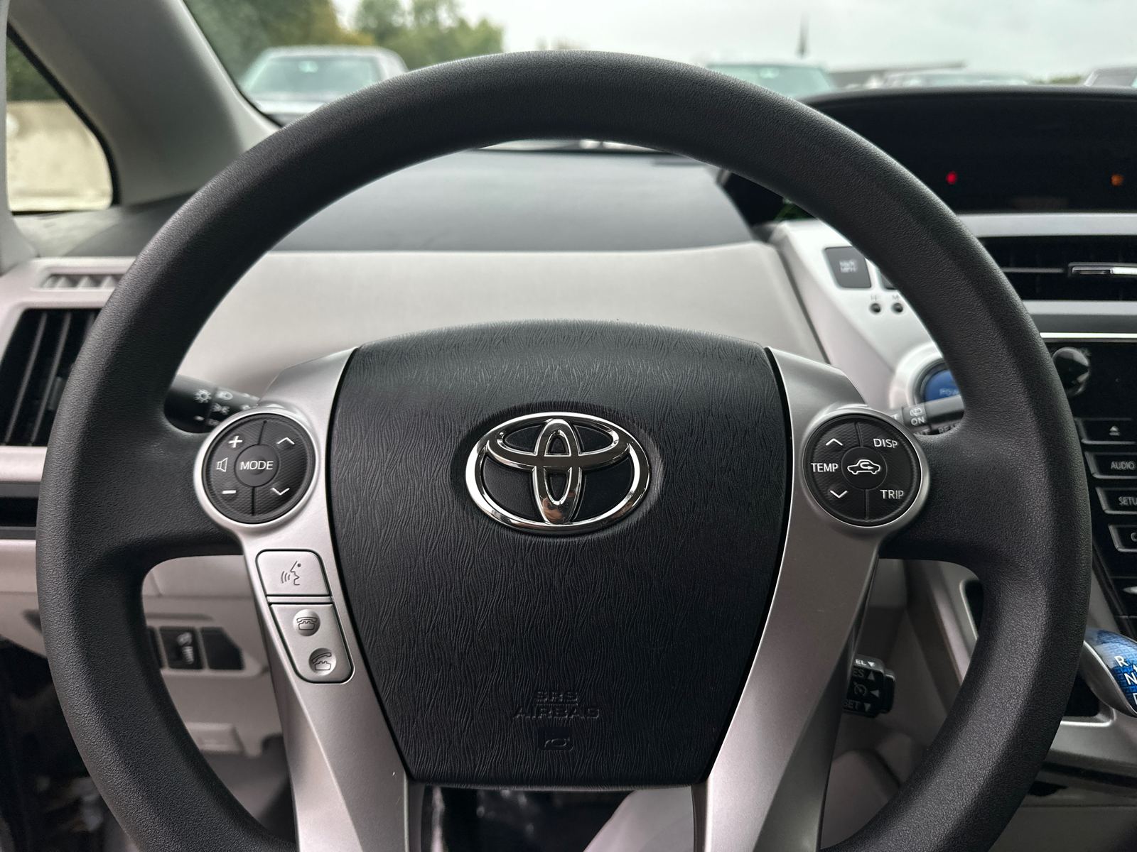 2015 Toyota Prius v Two 22