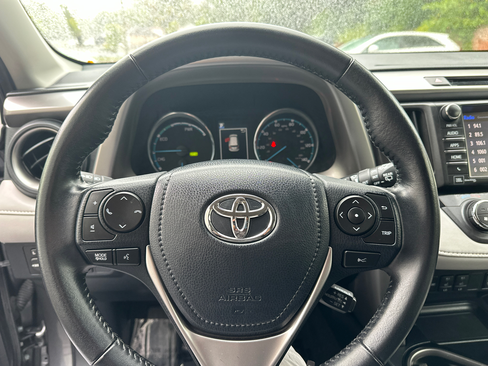 2017 Toyota RAV4 Hybrid Limited 29