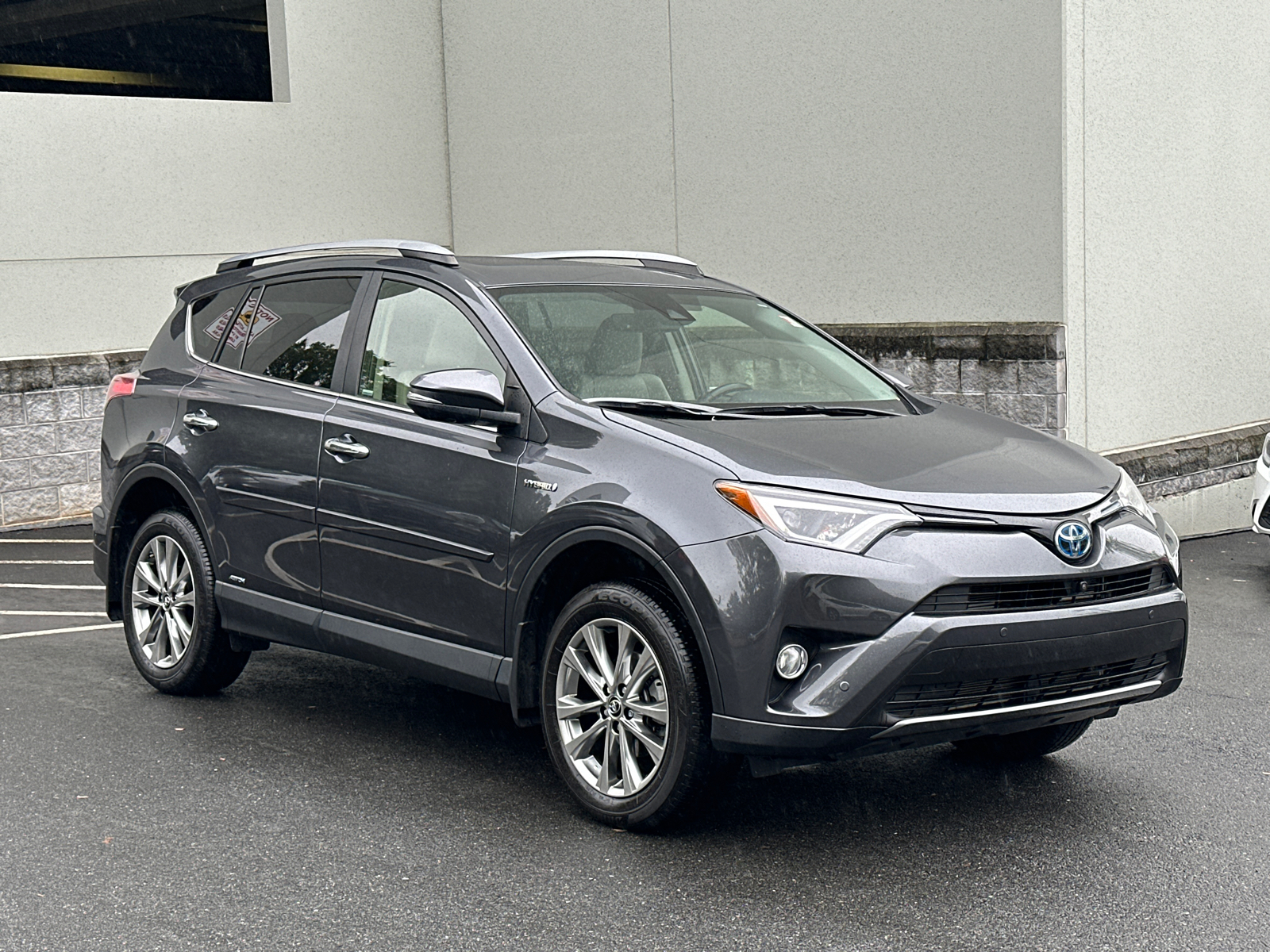 2017 Toyota RAV4 Hybrid Limited 39