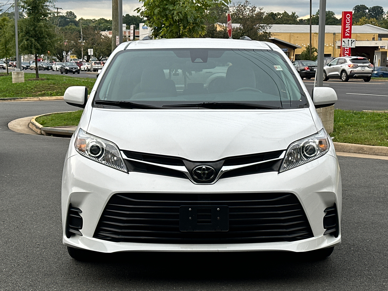 2020 Toyota Sienna LE 2