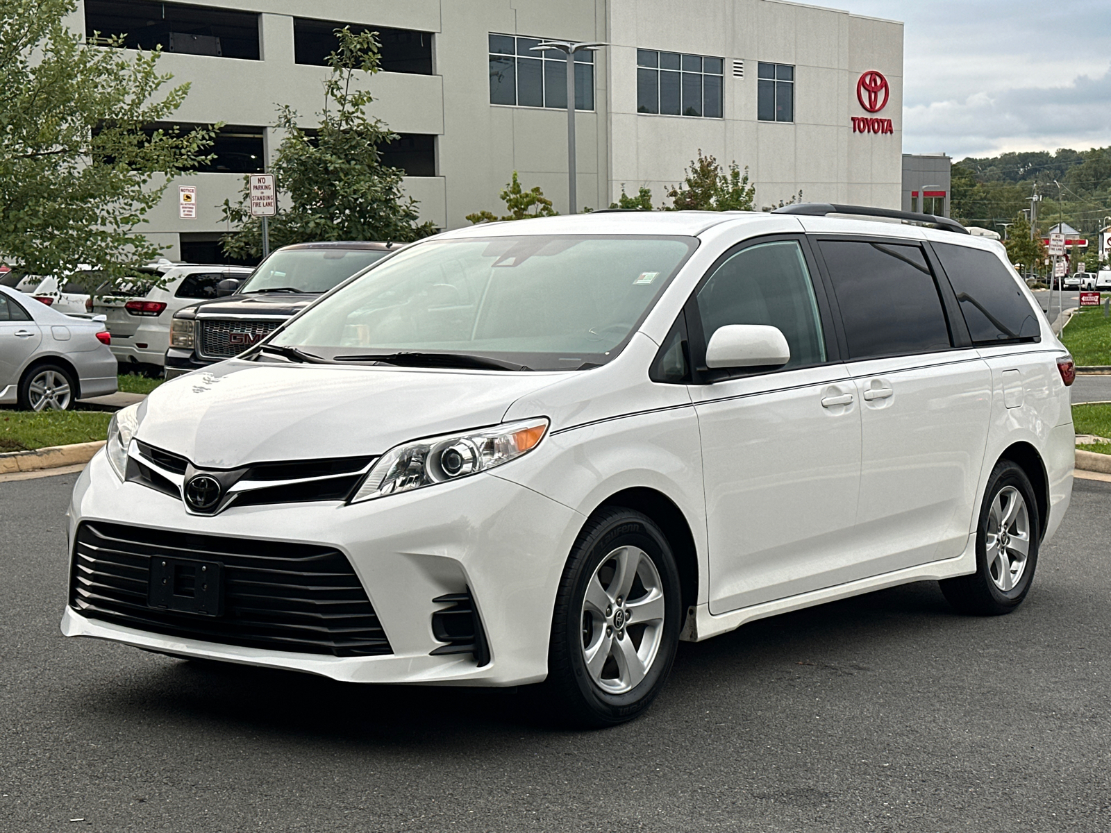 2020 Toyota Sienna LE 3