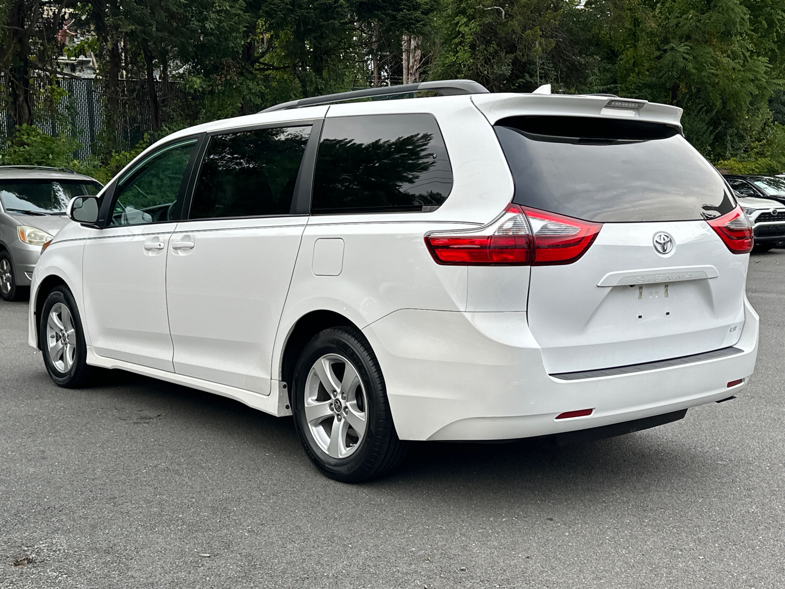 2020 Toyota Sienna LE 6