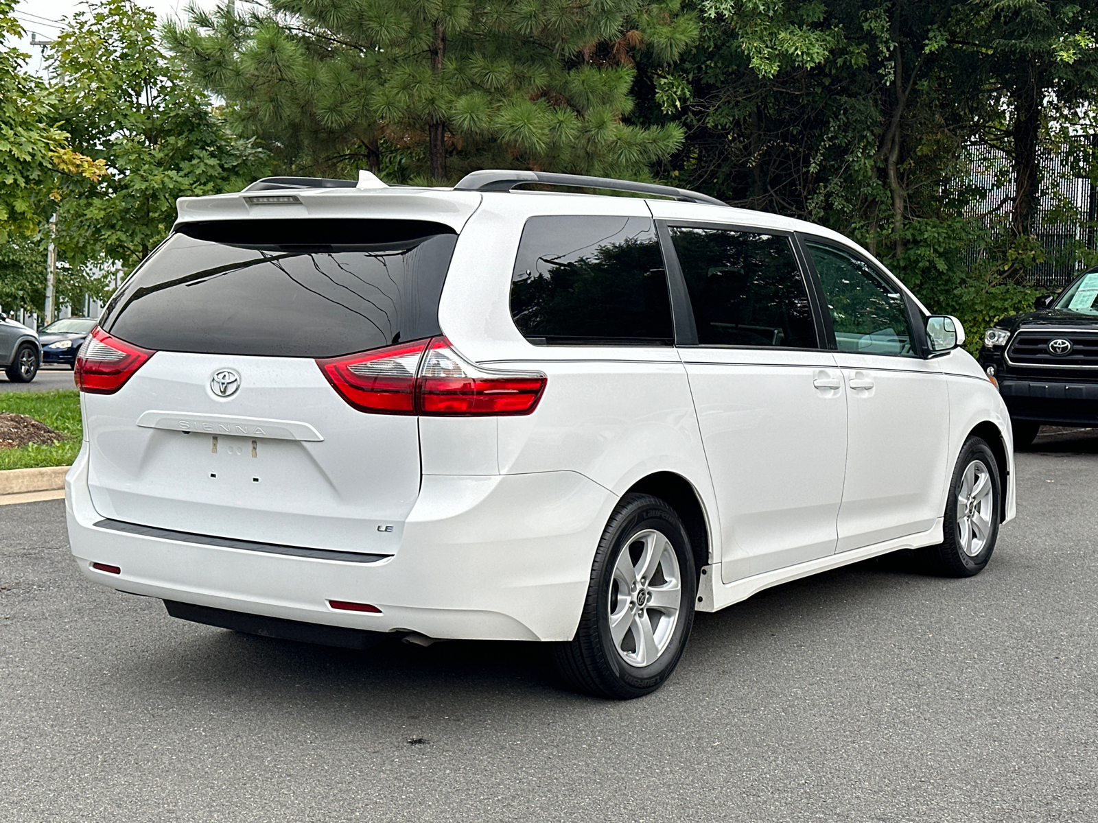 2020 Toyota Sienna LE 7