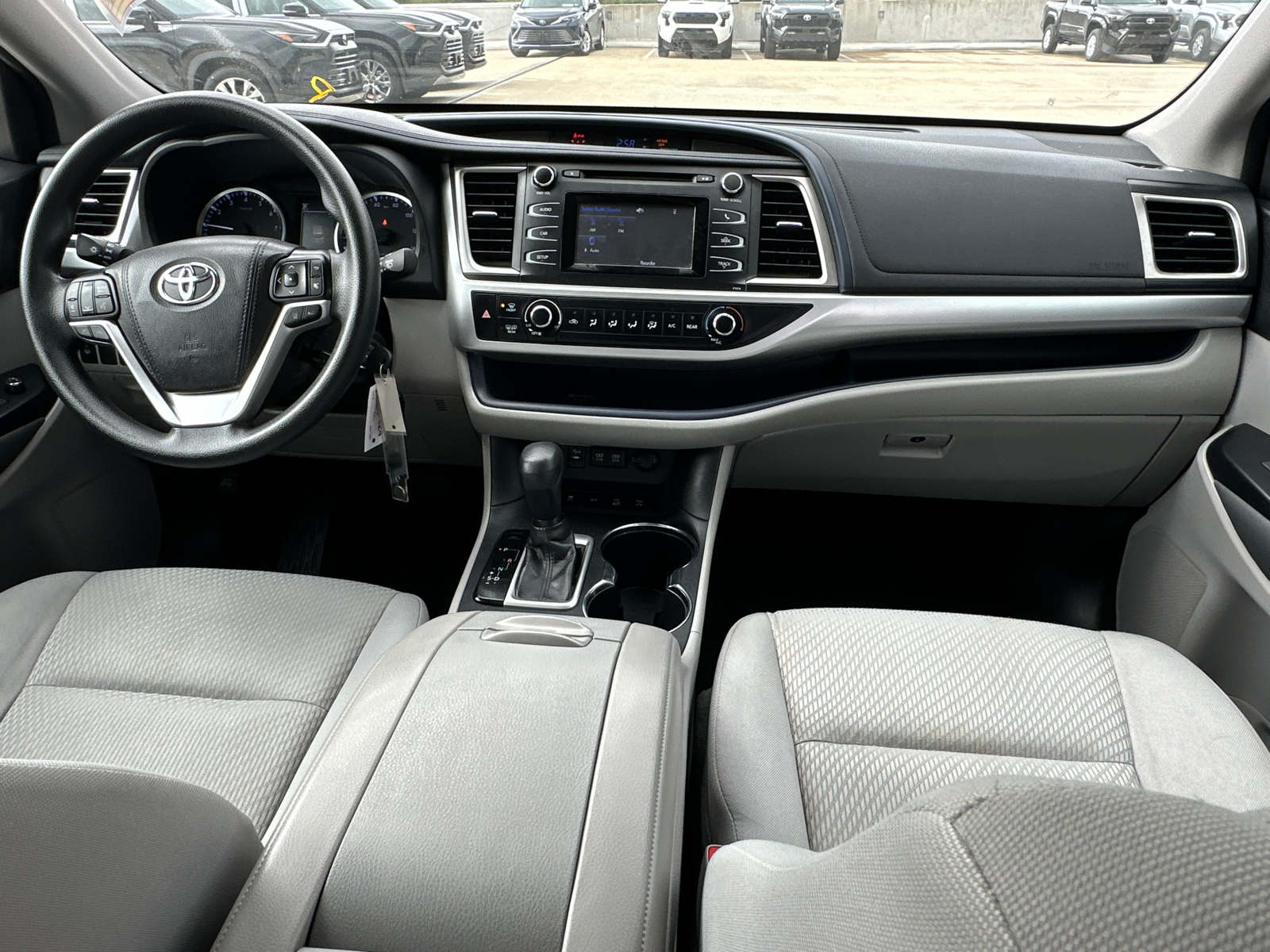 2018 Toyota Highlander LE 17