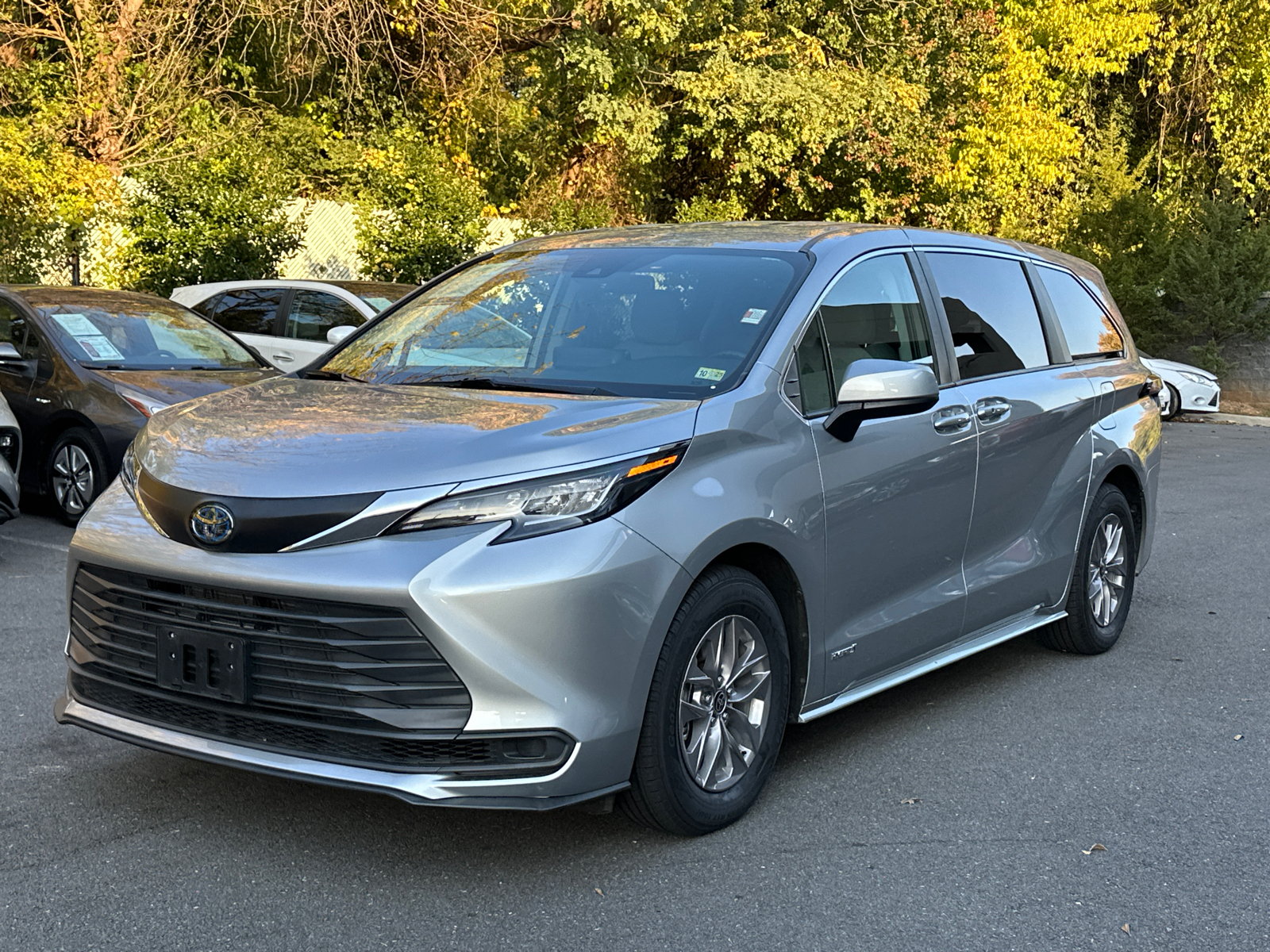 2021 Toyota Sienna LE 2