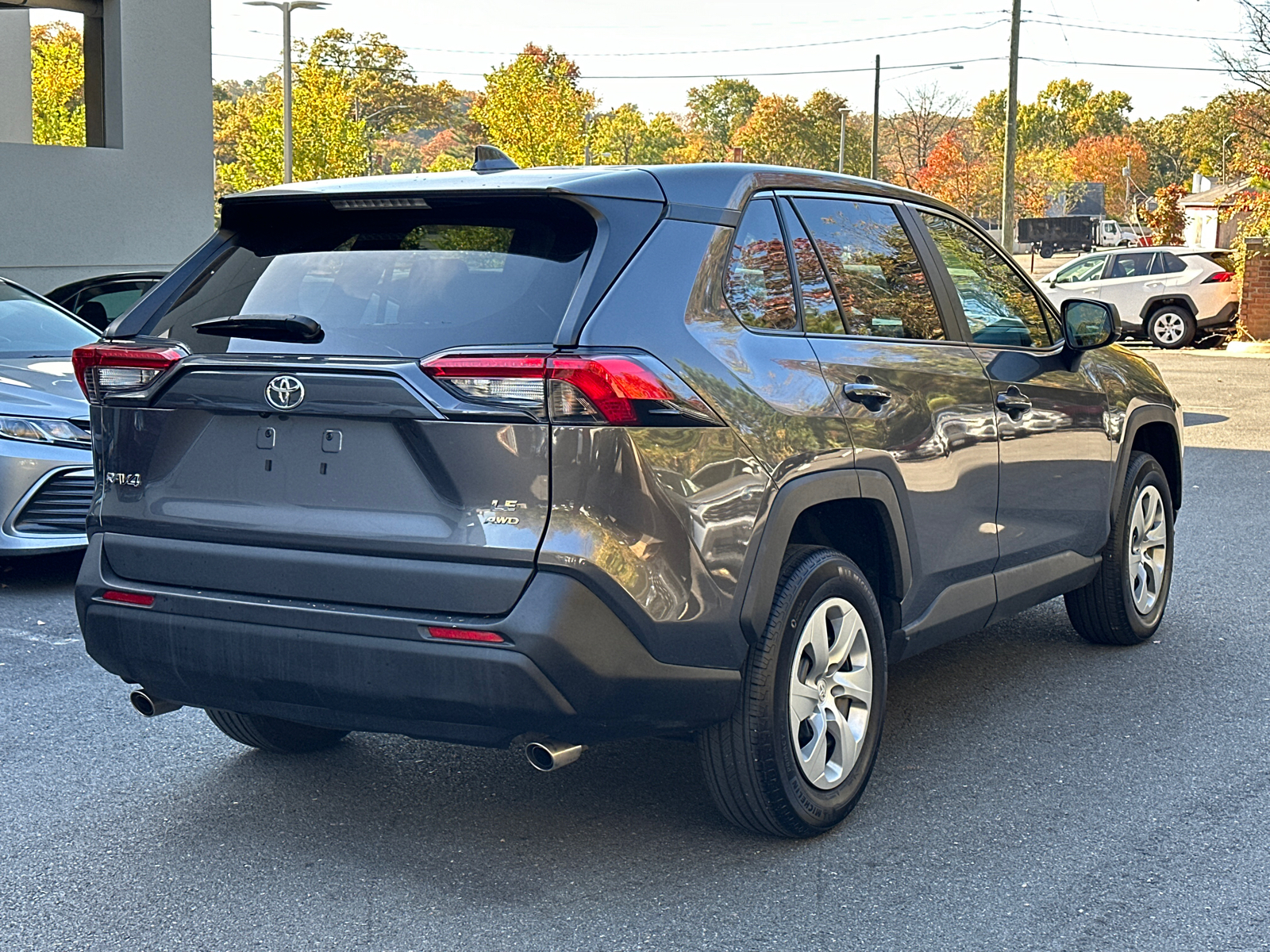 2022 Toyota RAV4 LE 6