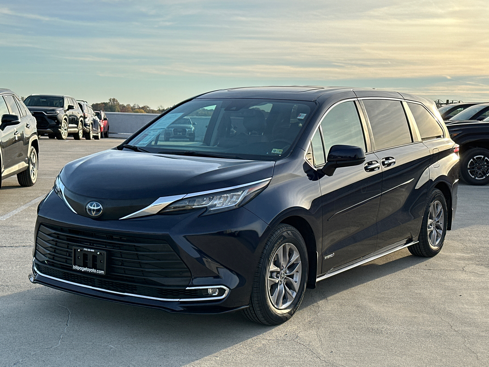 2021 Toyota Sienna XLE 2