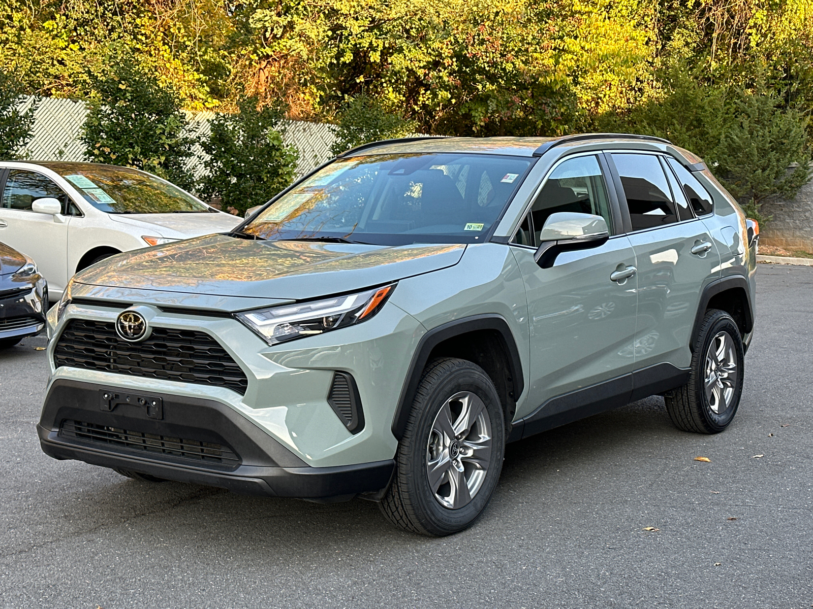 2023 Toyota RAV4 XLE 3