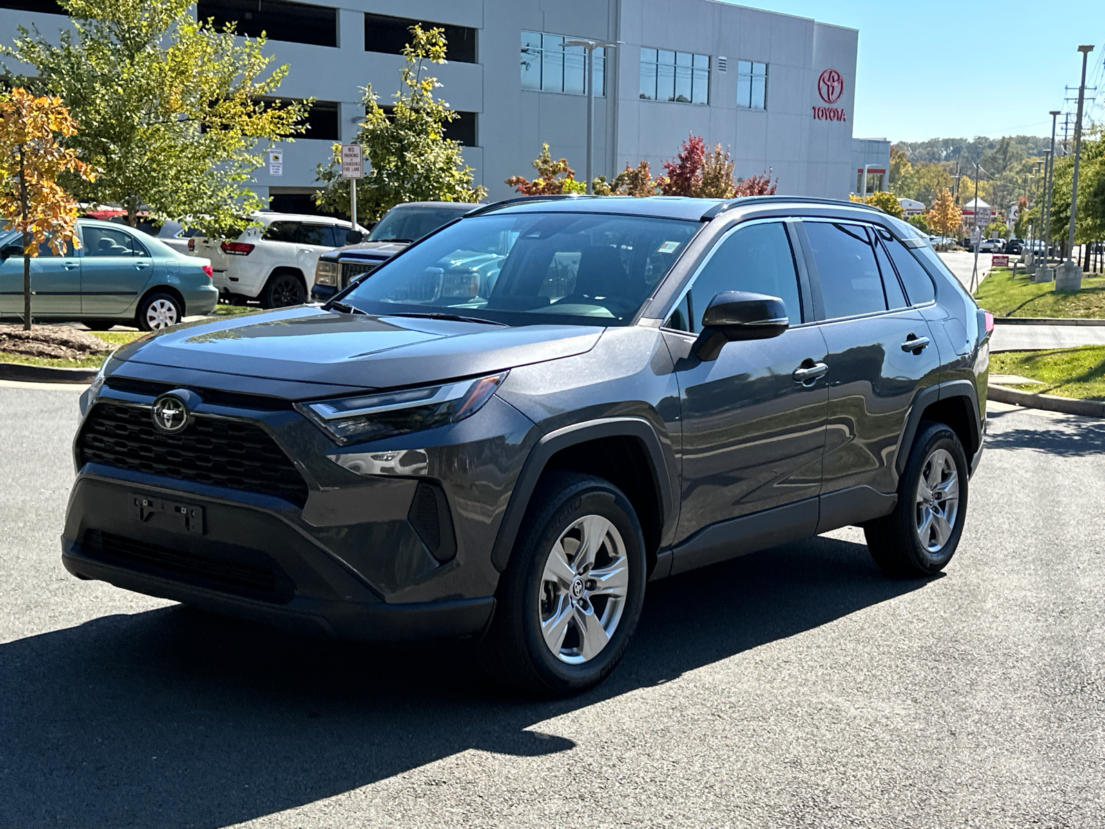 2023 Toyota RAV4 XLE 3