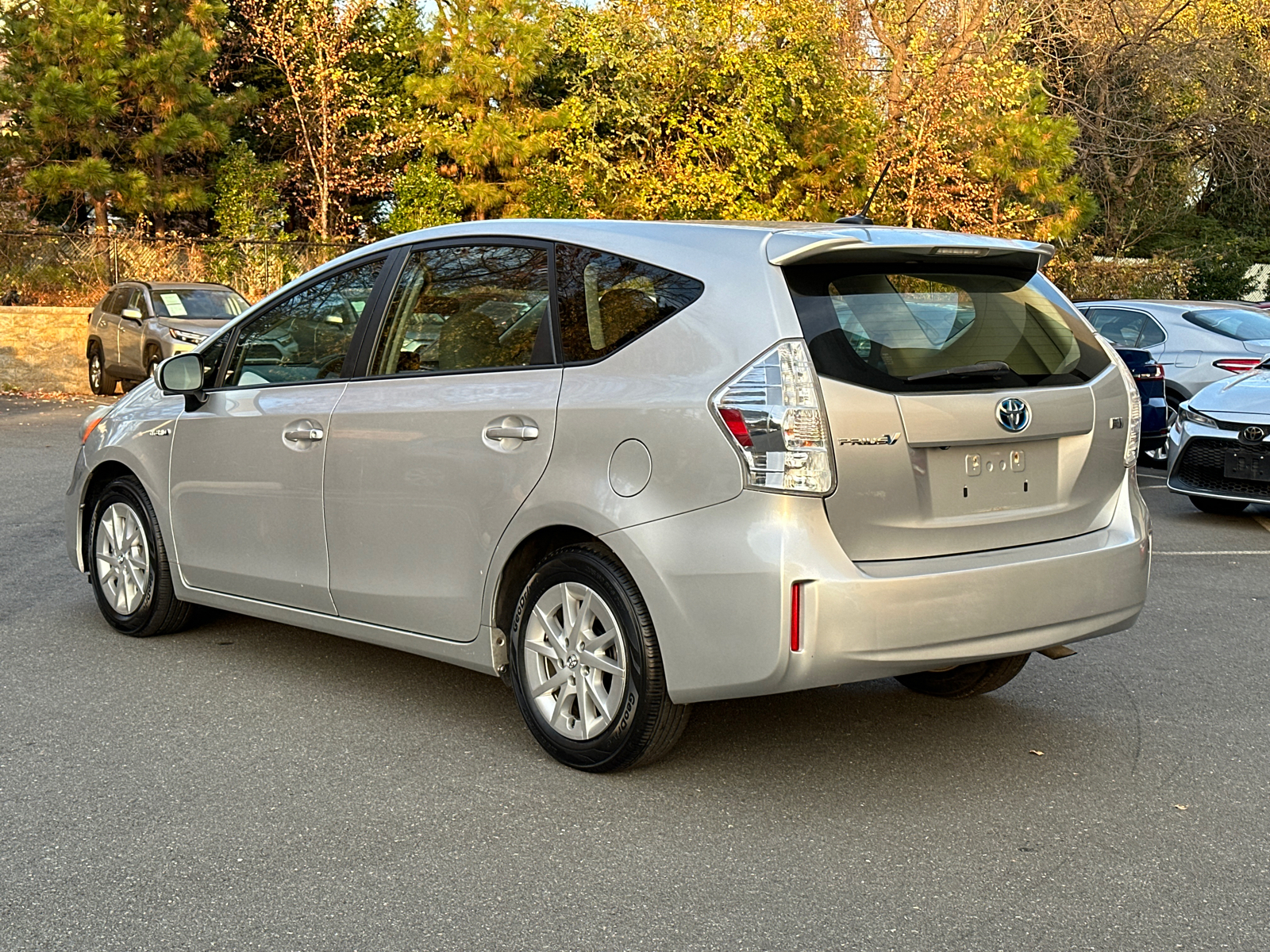 2012 Toyota Prius v Three 5