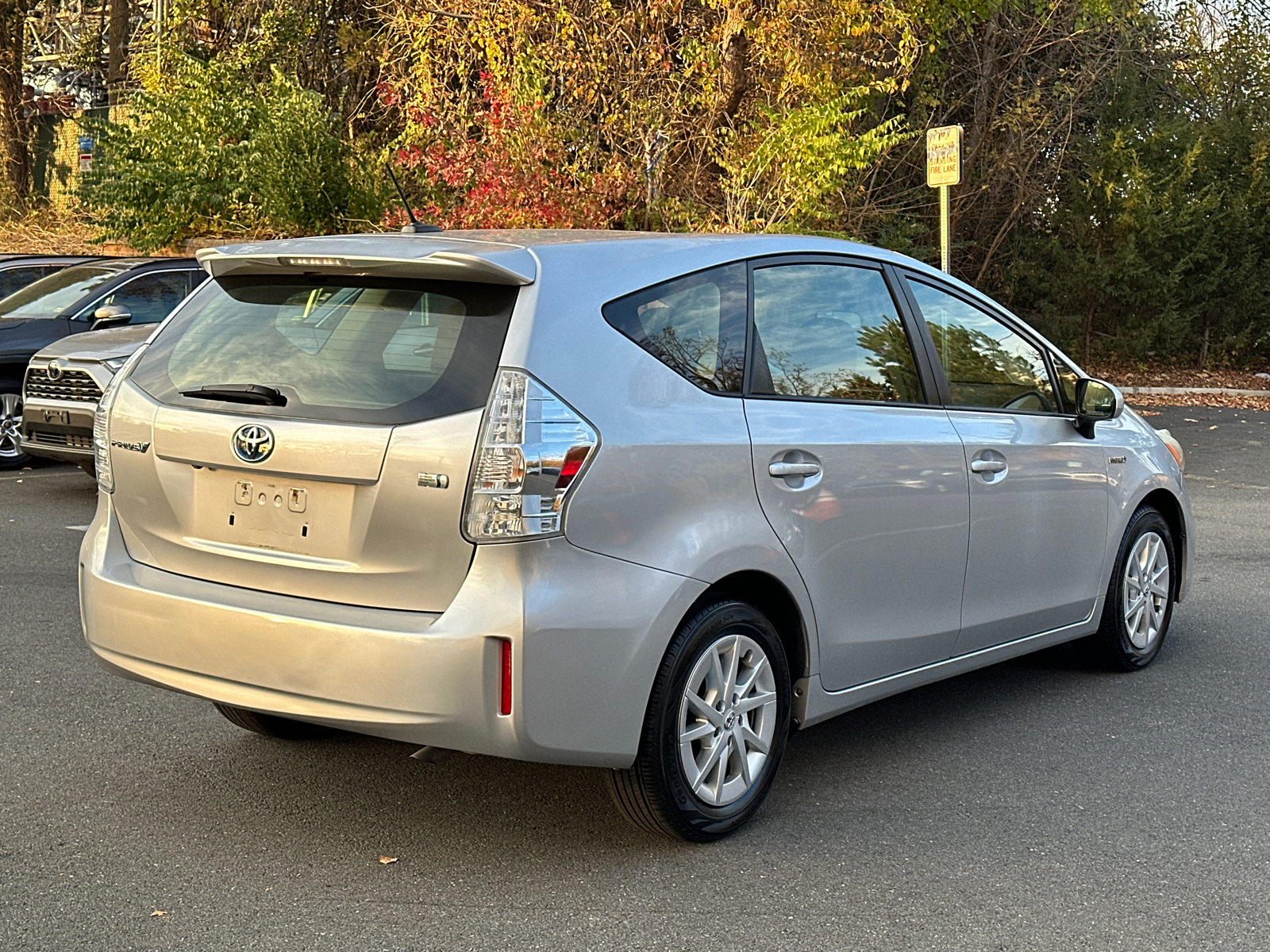 2012 Toyota Prius v Three 6