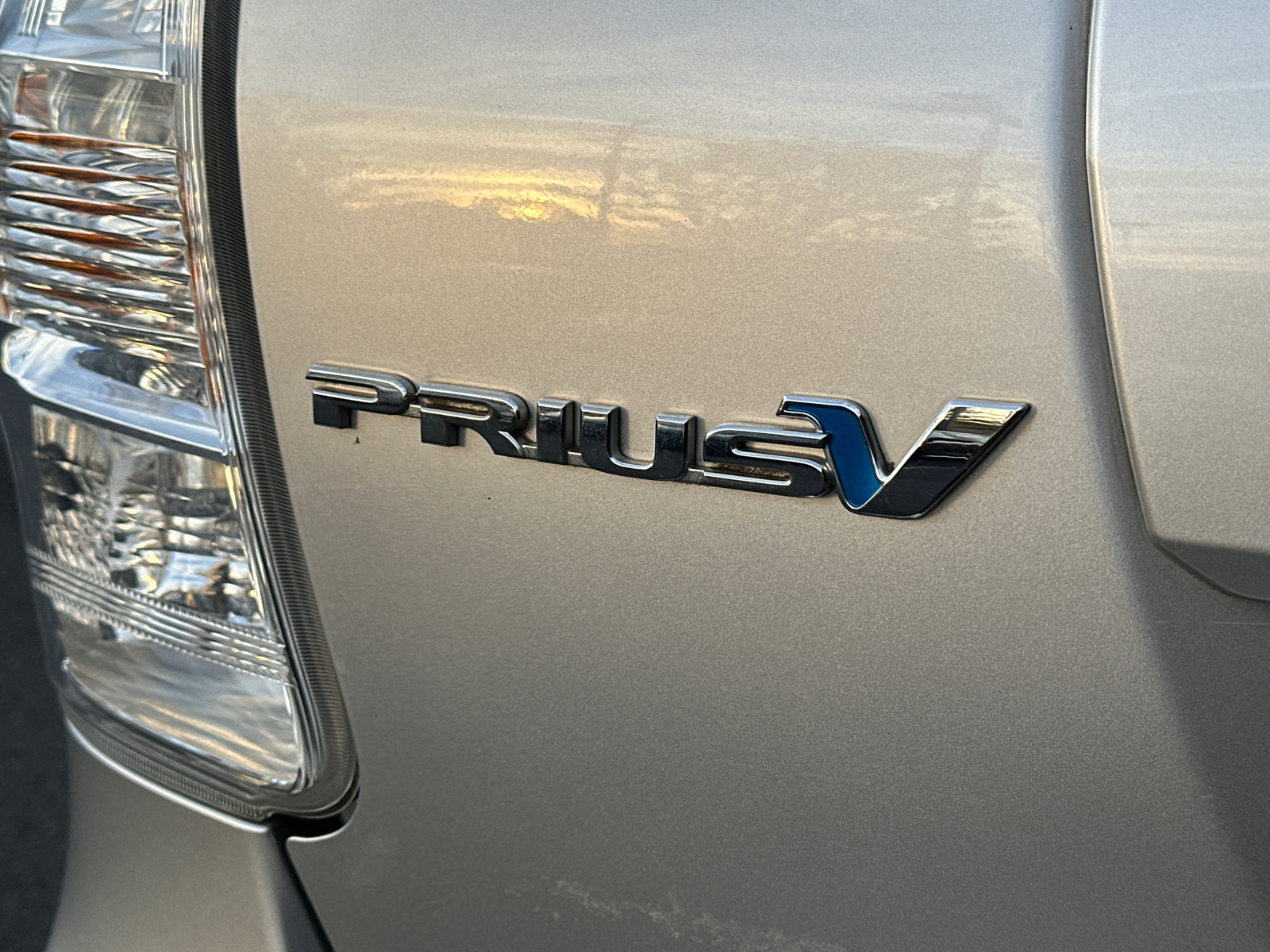 2012 Toyota Prius v Three 10