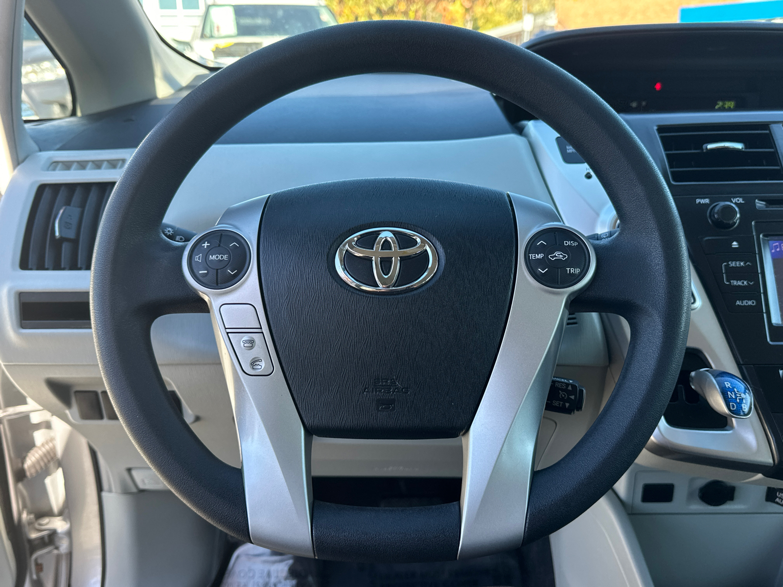 2013 Toyota Prius v Two 21