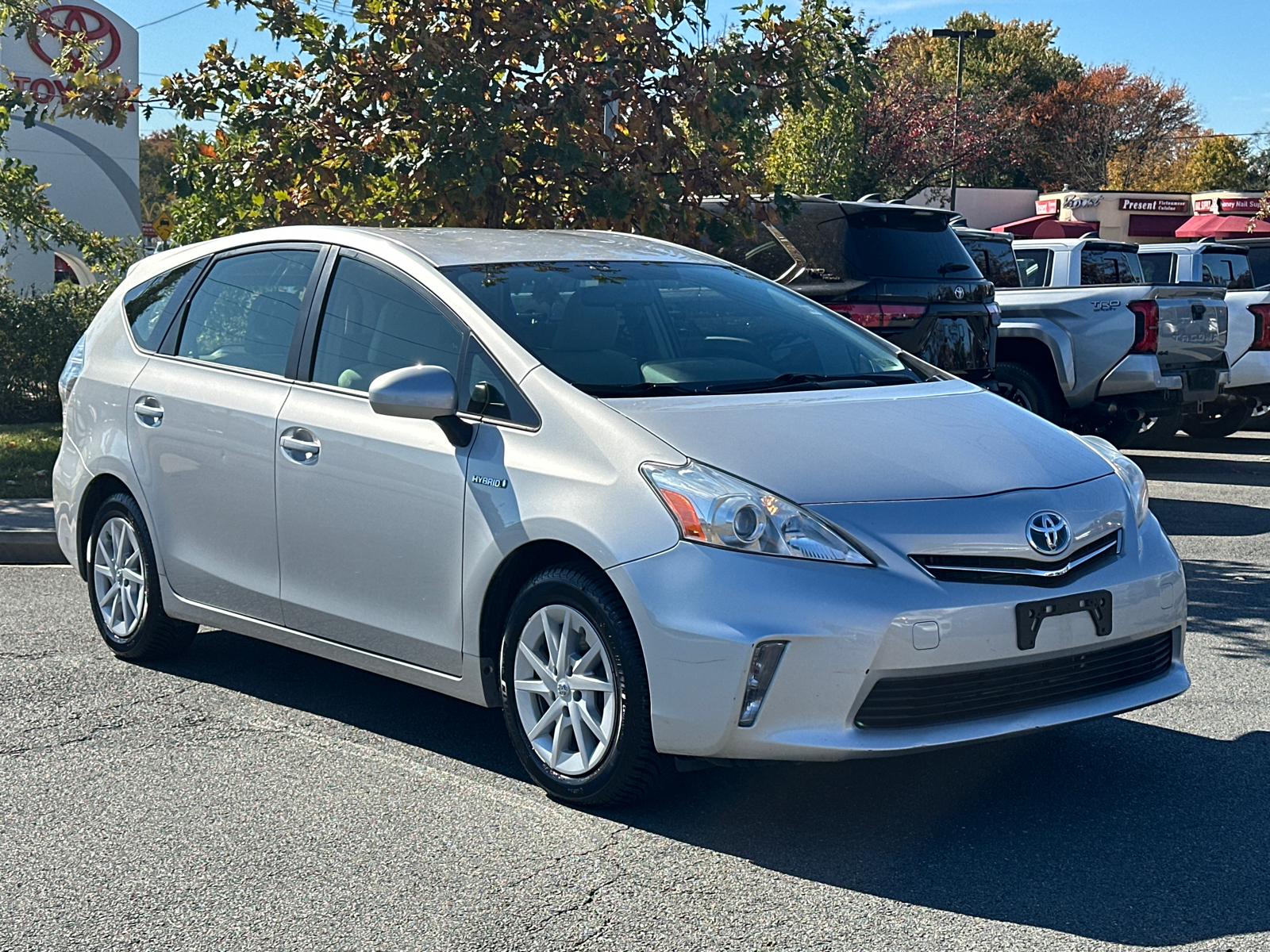 2013 Toyota Prius v Two 29