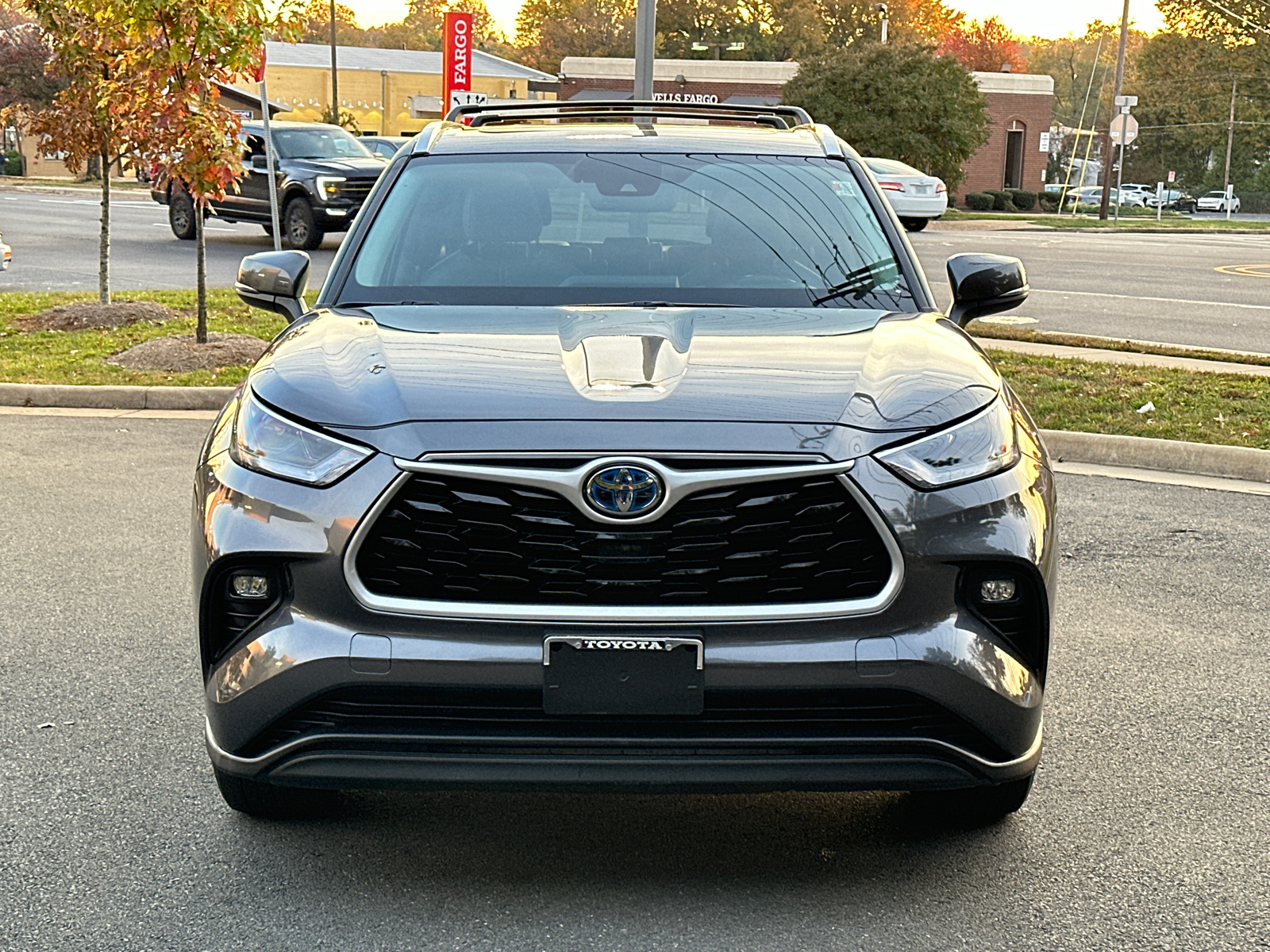 2021 Toyota Highlander Hybrid XLE 2