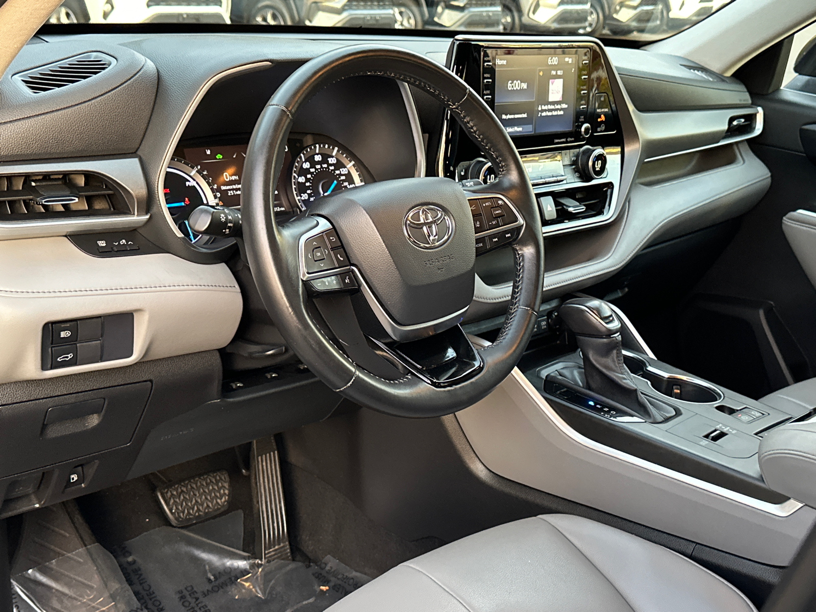 2021 Toyota Highlander Hybrid XLE 24