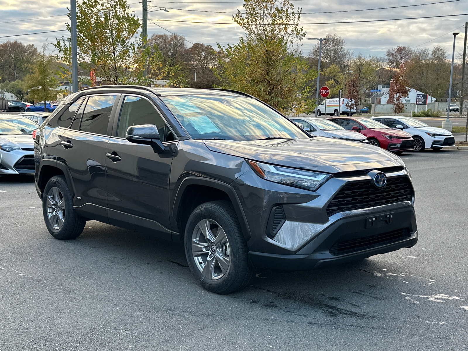 2023 Toyota RAV4 Hybrid XLE 32