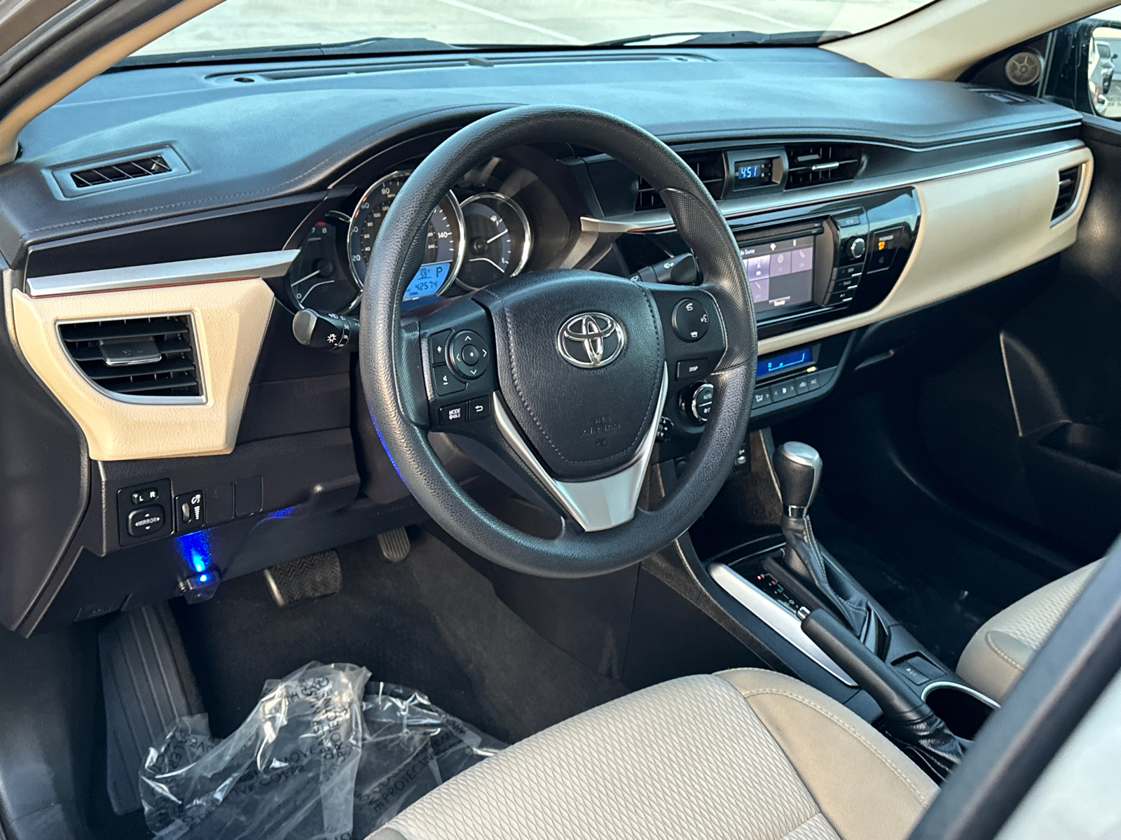 2016 Toyota Corolla LE Plus 17