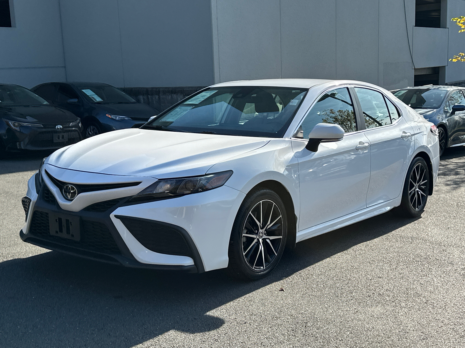 2023 Toyota Camry SE 2