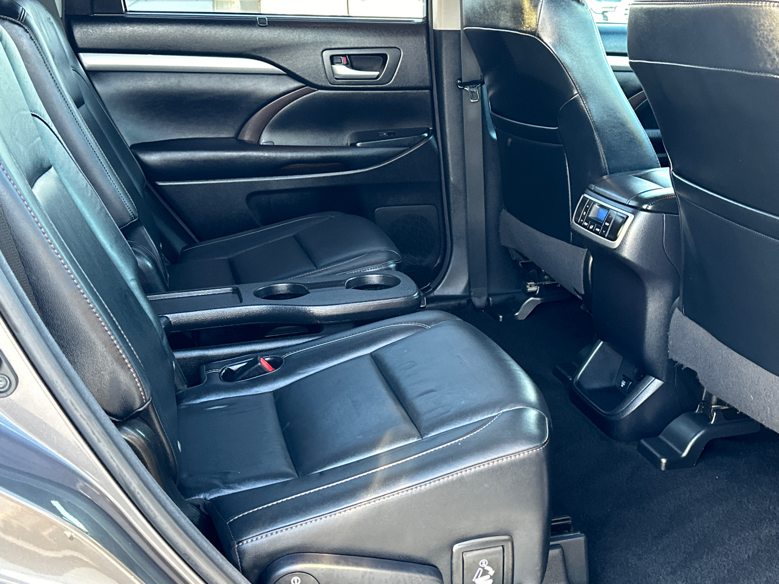 2015 Toyota Highlander XLE V6 19