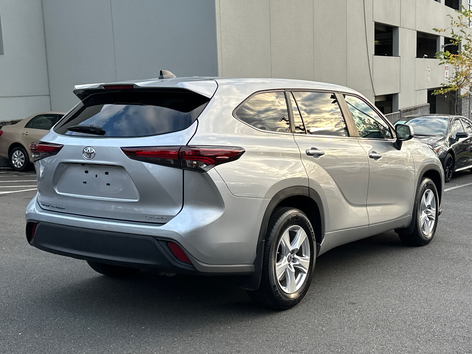 2024 Toyota Highlander LE 6