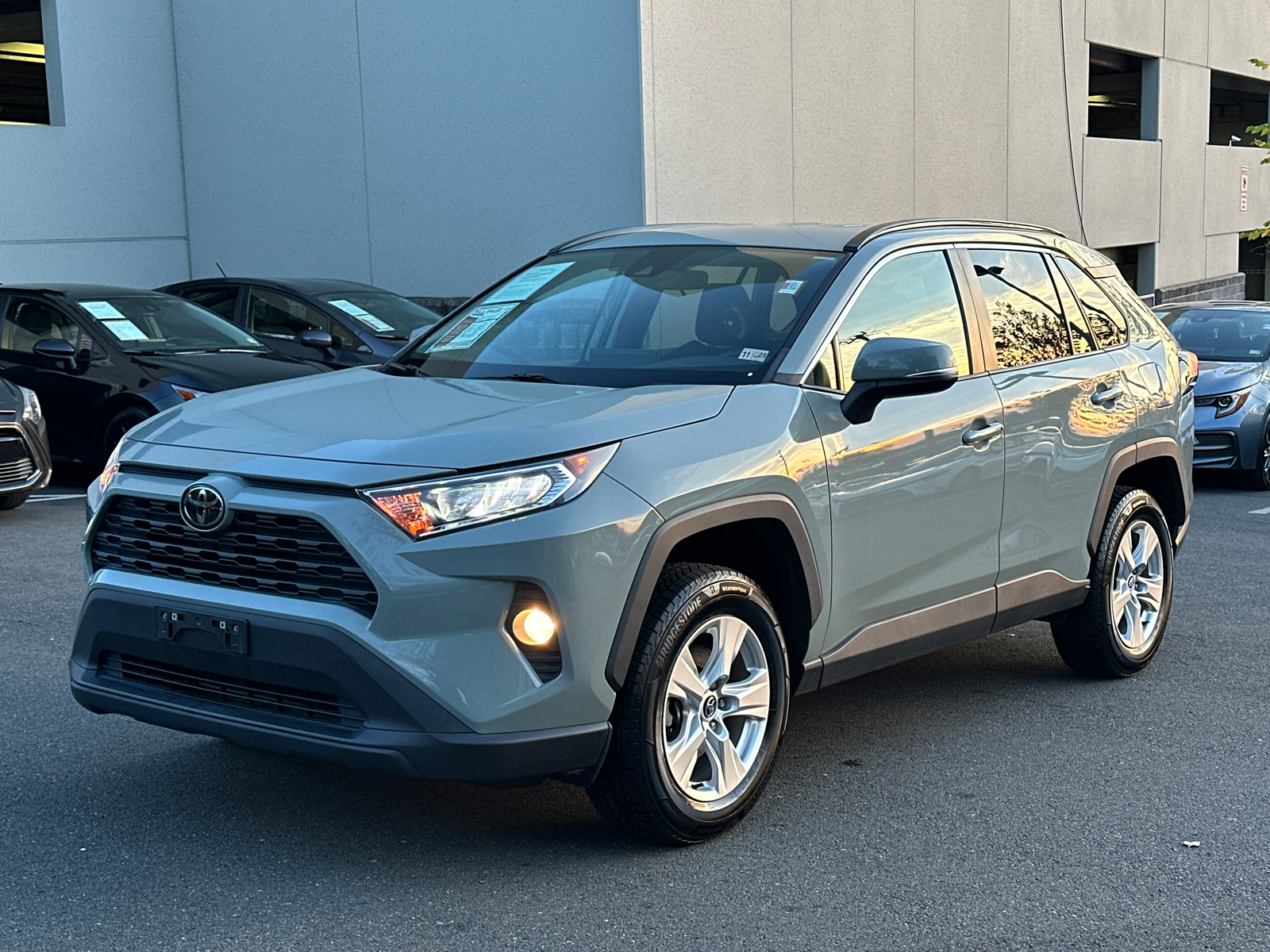 2021 Toyota RAV4 XLE 3