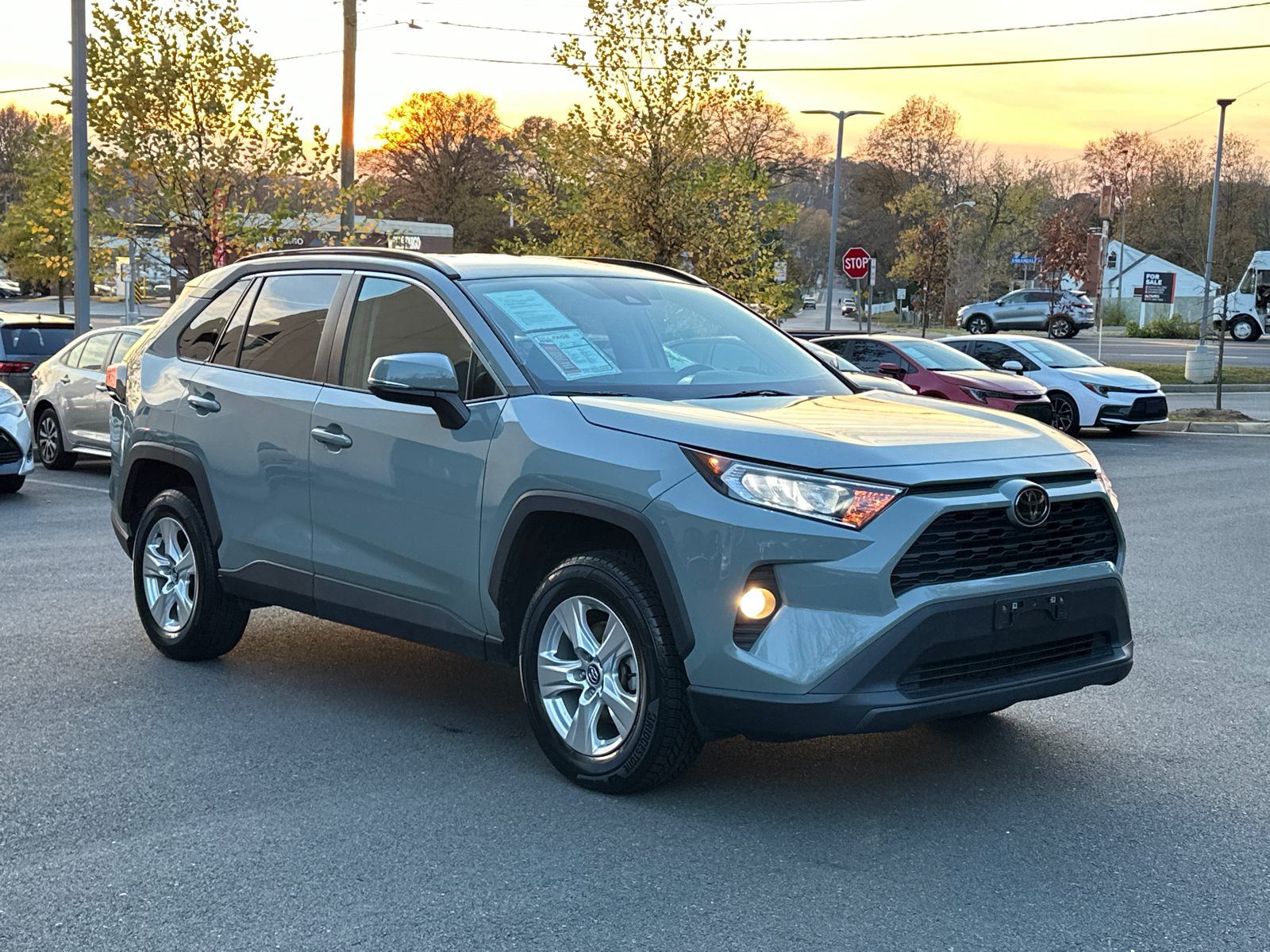 2021 Toyota RAV4 XLE 32