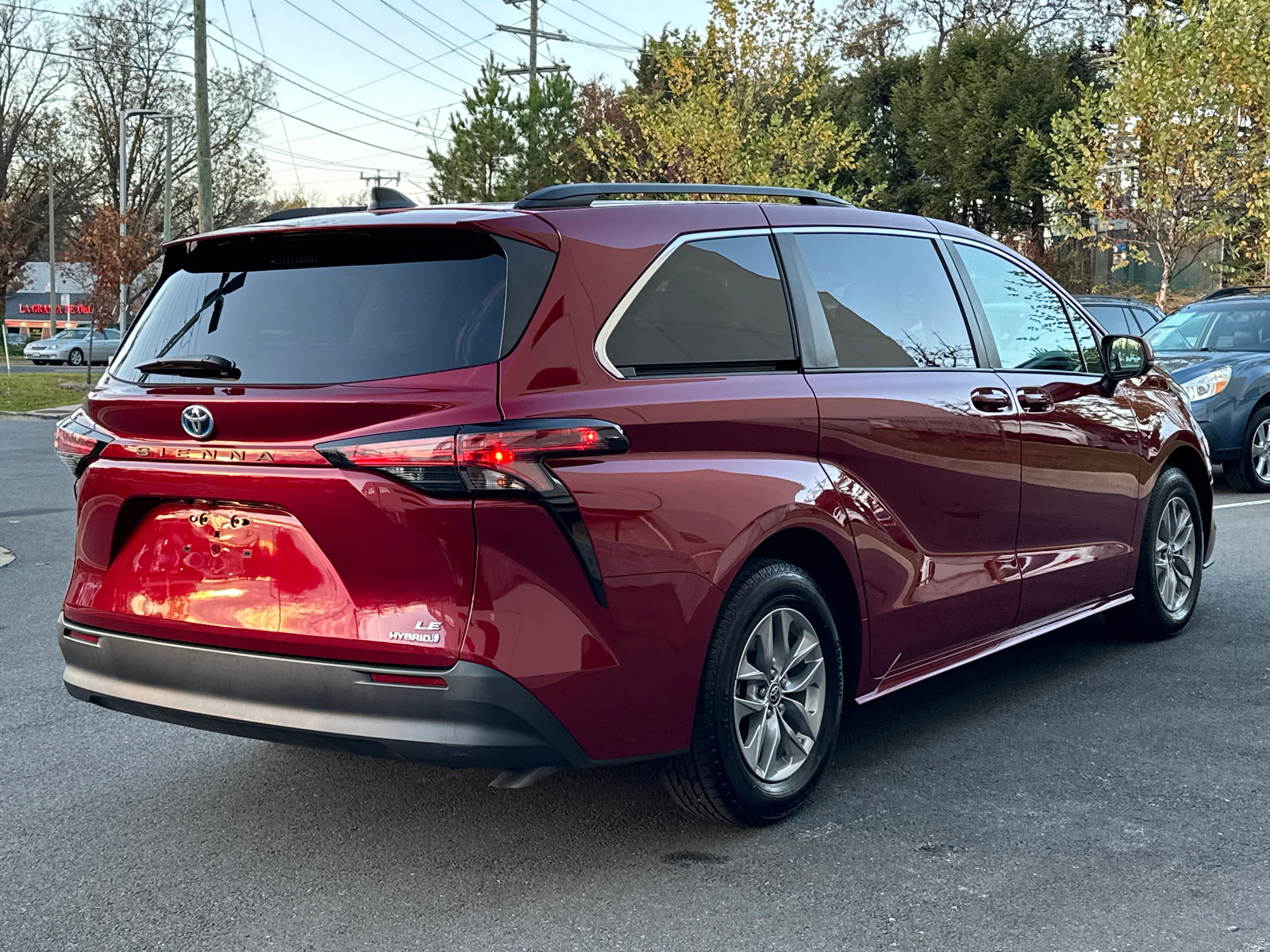 2022 Toyota Sienna LE 7