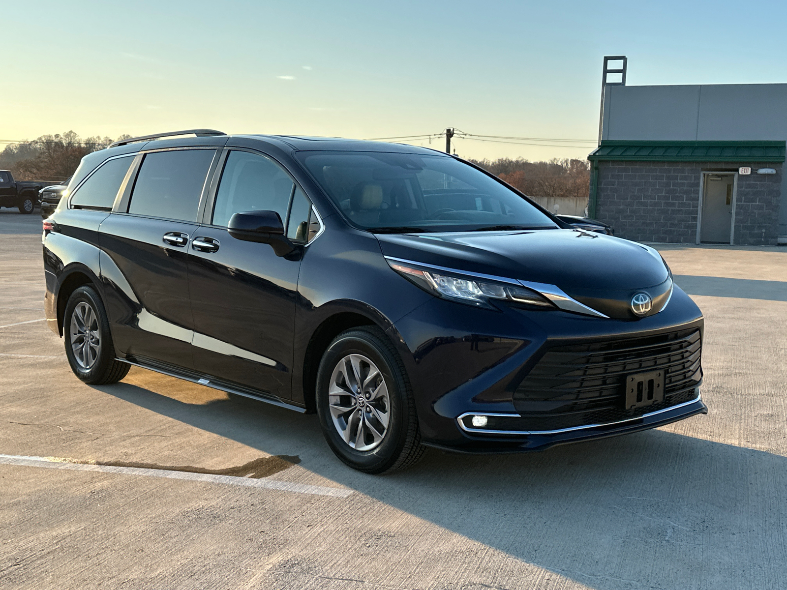 2023 Toyota Sienna XLE 33