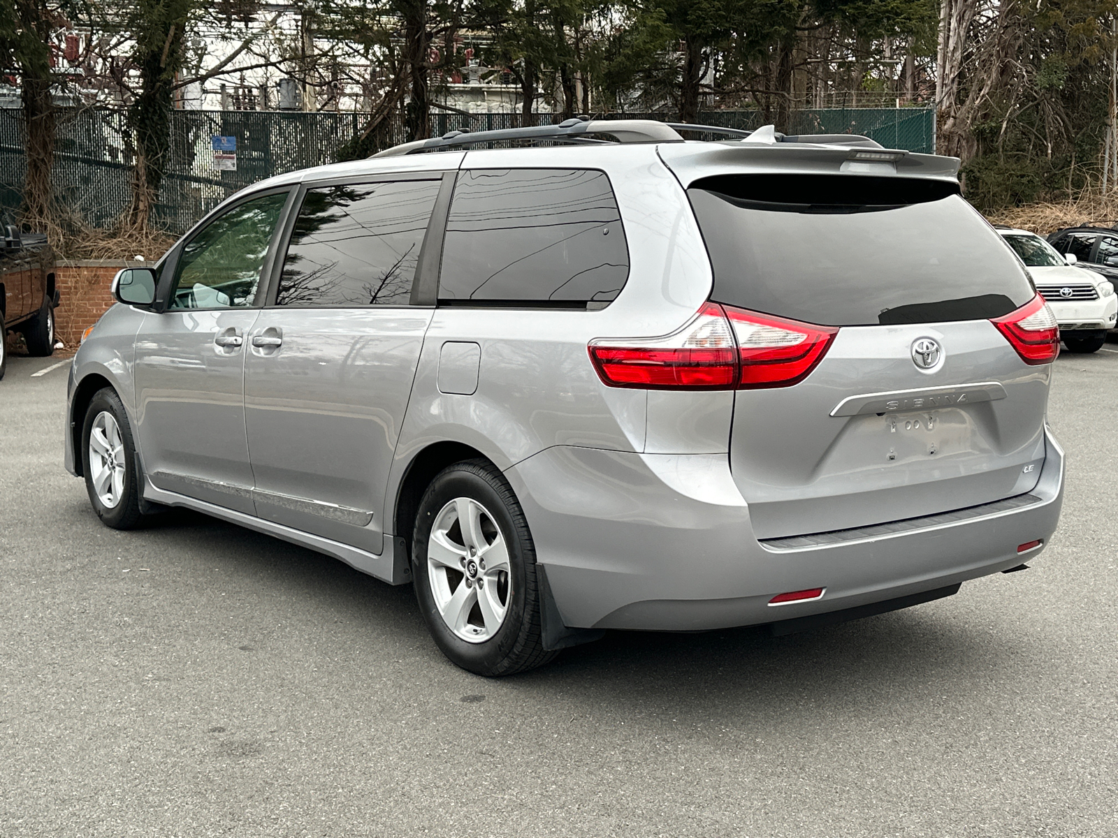 2018 Toyota Sienna LE 6