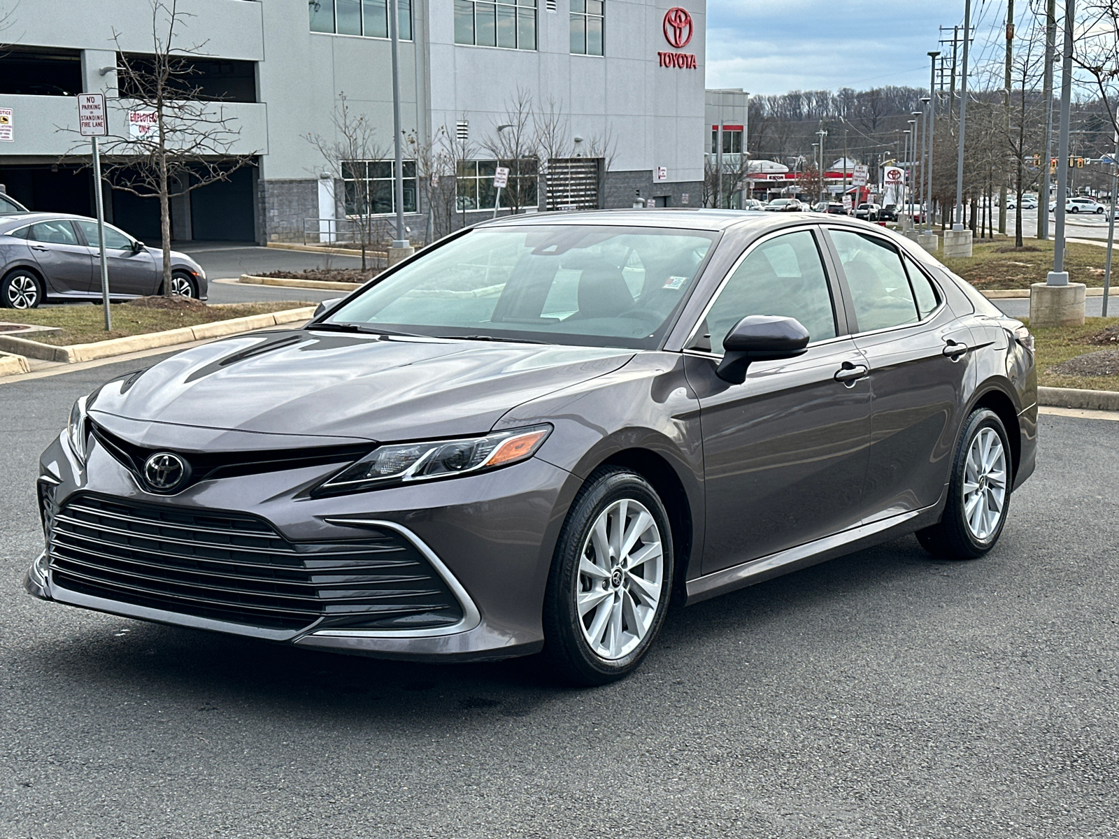 2022 Toyota Camry LE 3