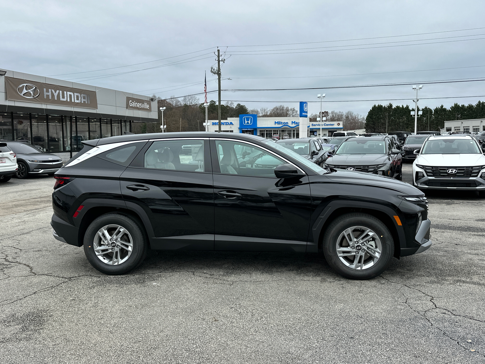 2025 Hyundai Tucson SE 8