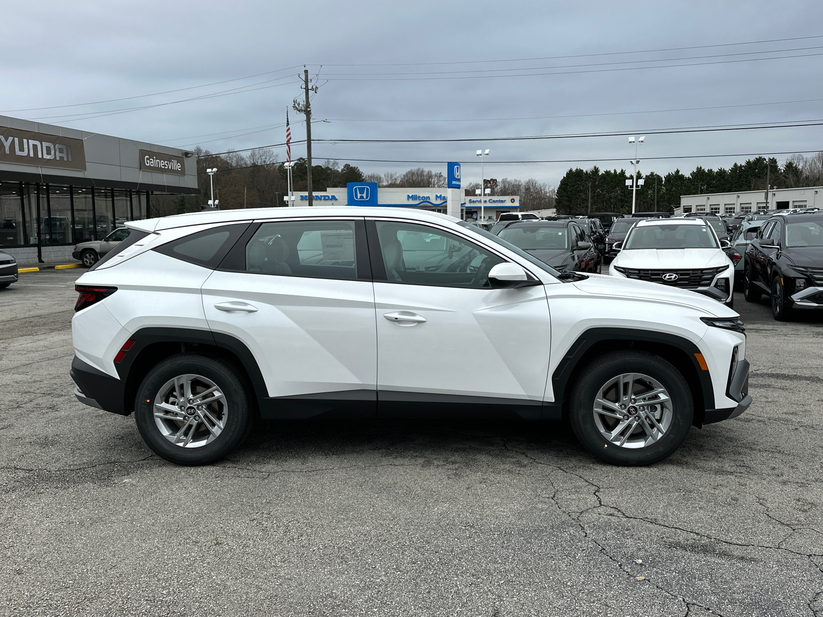 2025 Hyundai Tucson SE 8