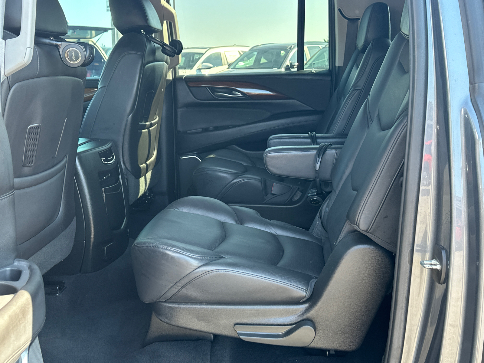 2018 Cadillac Escalade ESV Premium 16