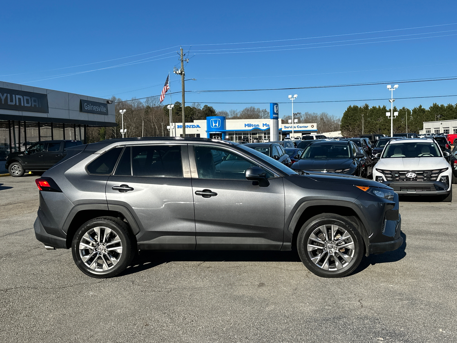 2021 Toyota RAV4 XLE Premium 8