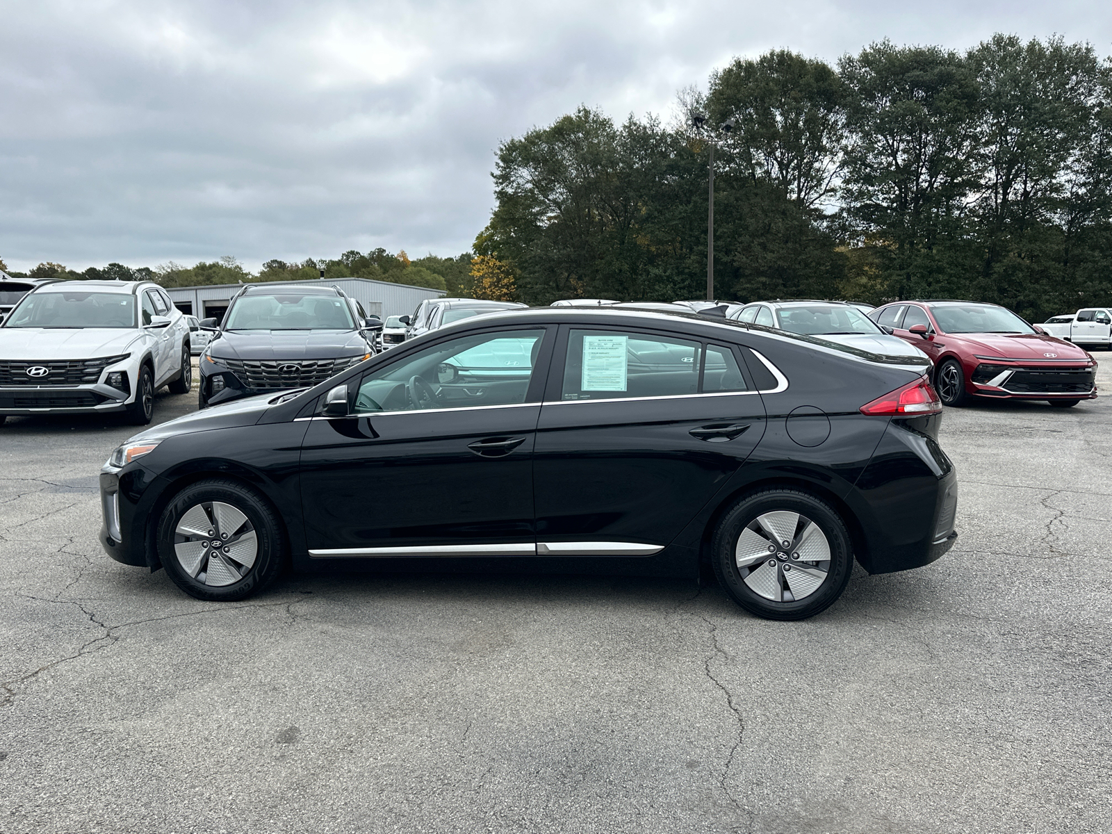 2021 Hyundai Ioniq Hybrid SE 4