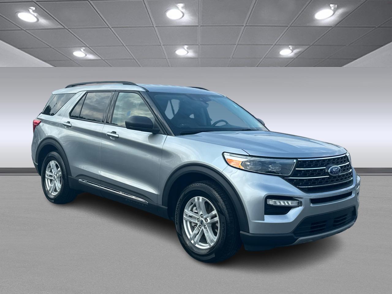 2023 Ford Explorer XLT 1