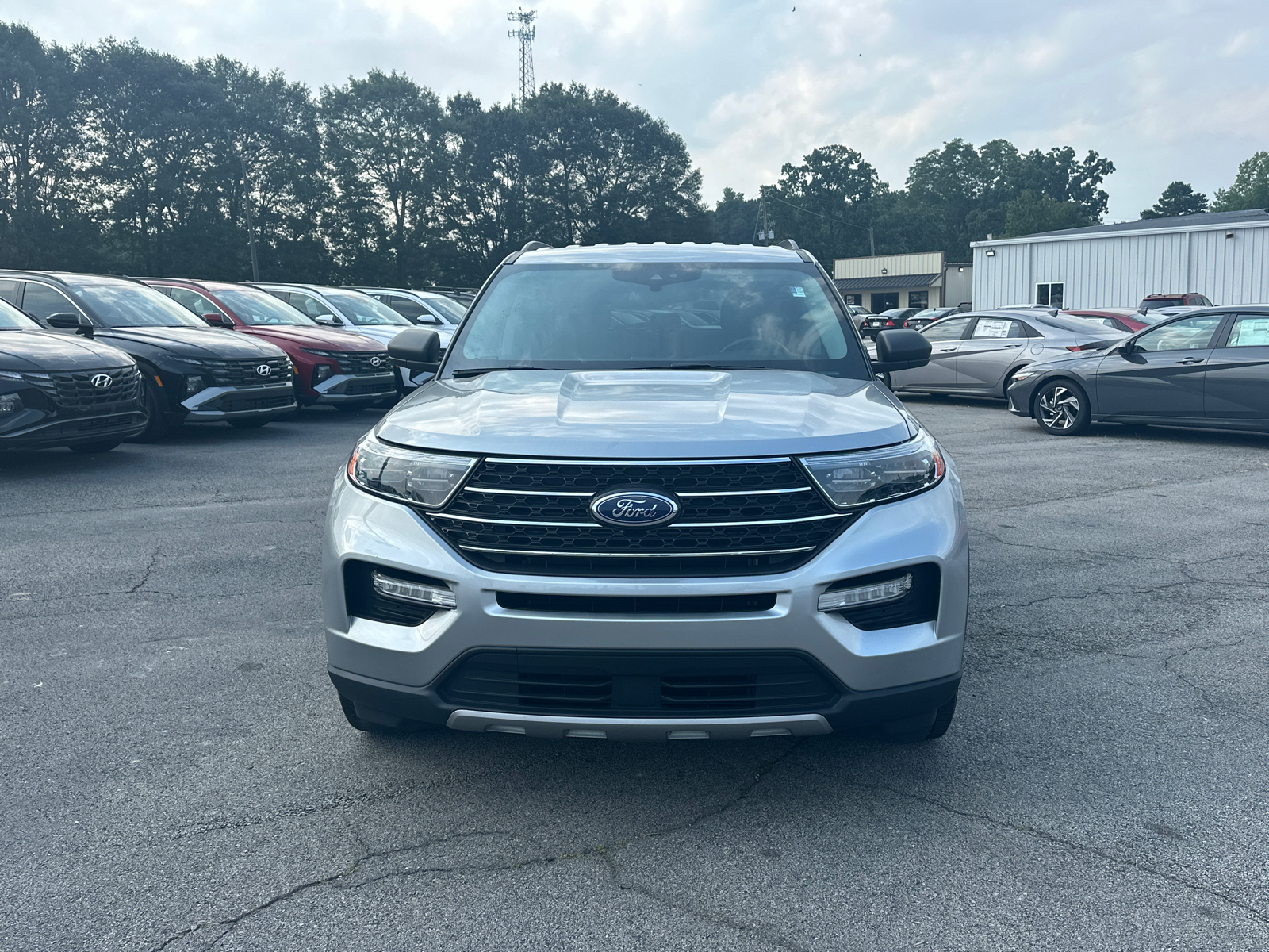 2023 Ford Explorer XLT 2