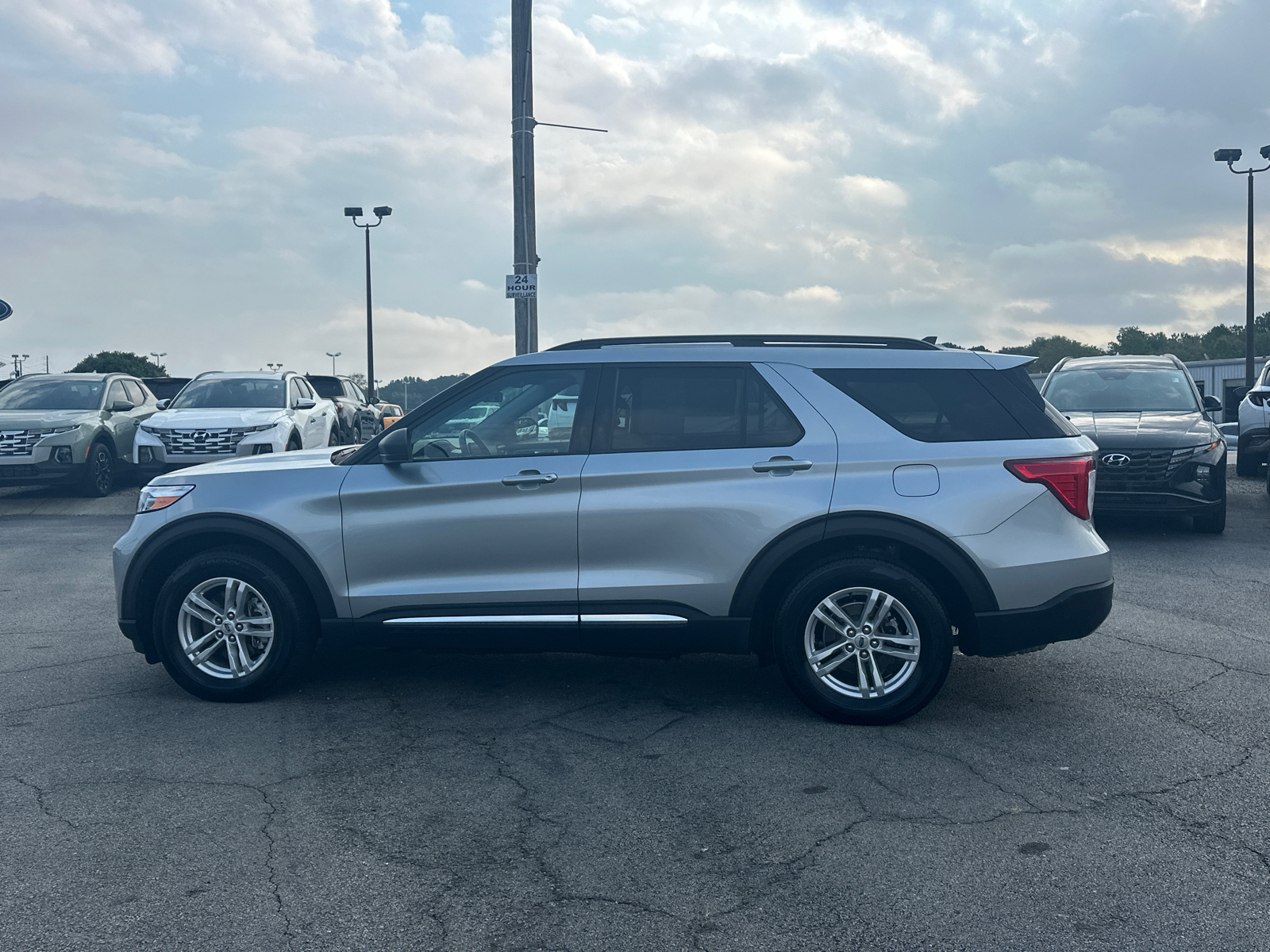 2023 Ford Explorer XLT 4