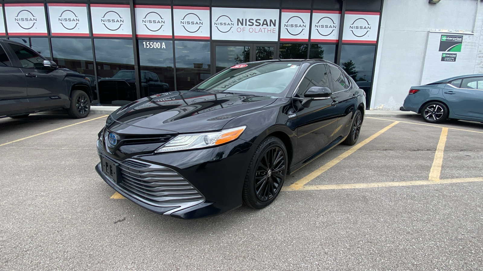 2020 Toyota Camry Hybrid XLE 1