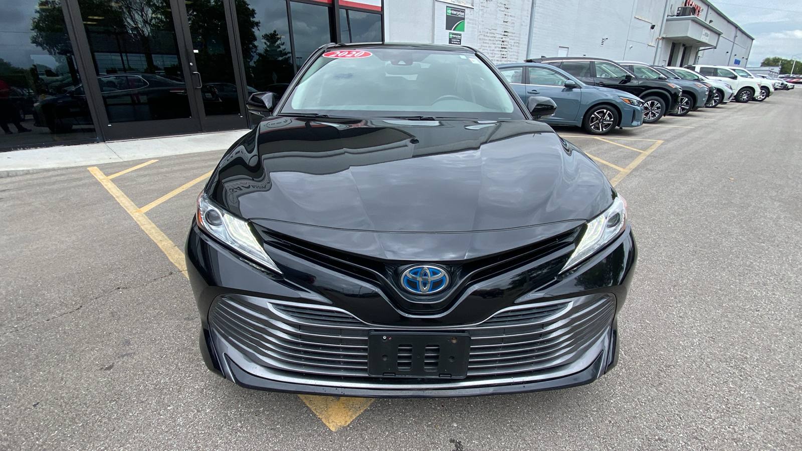 2020 Toyota Camry Hybrid XLE 3