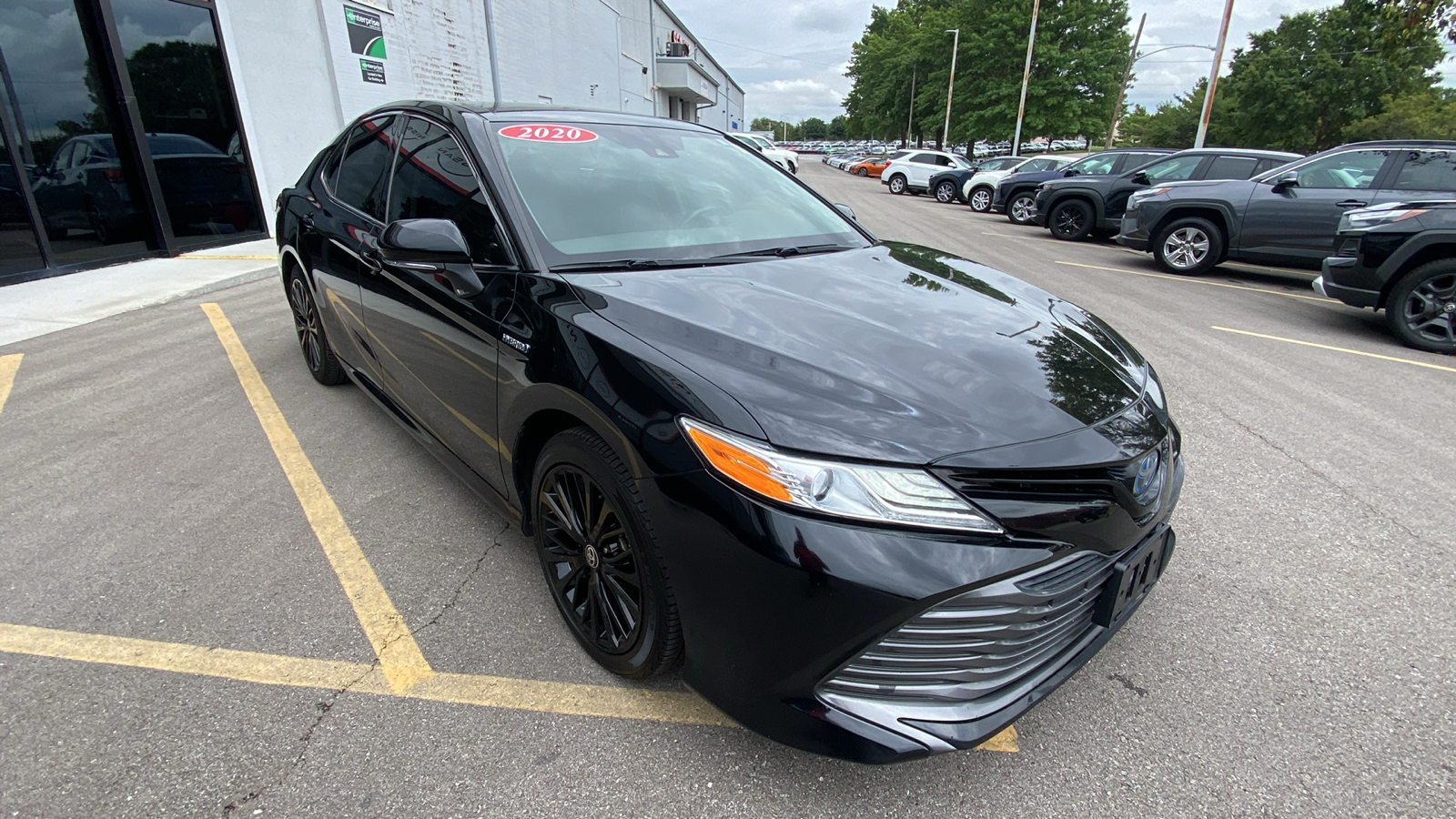 2020 Toyota Camry Hybrid XLE 4