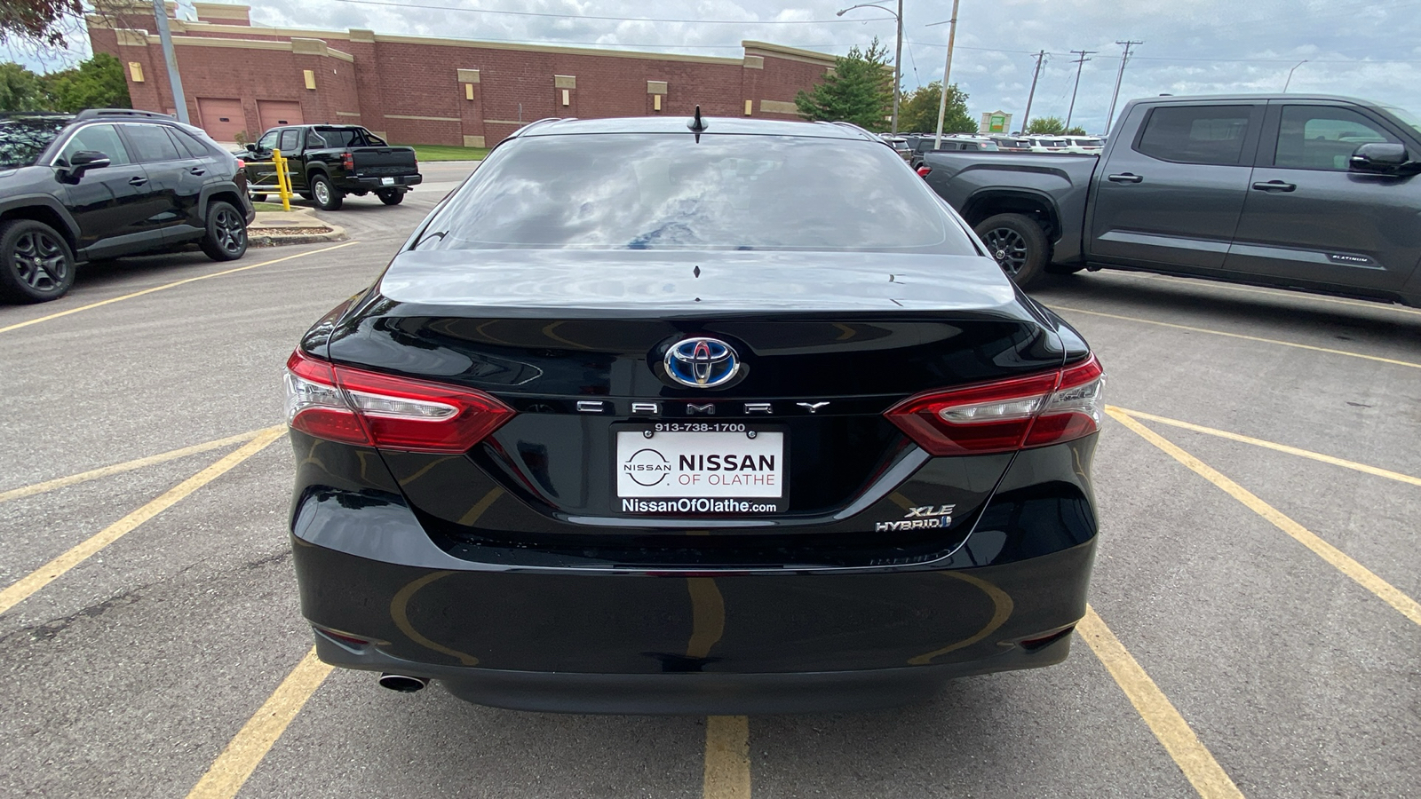 2020 Toyota Camry Hybrid XLE 8