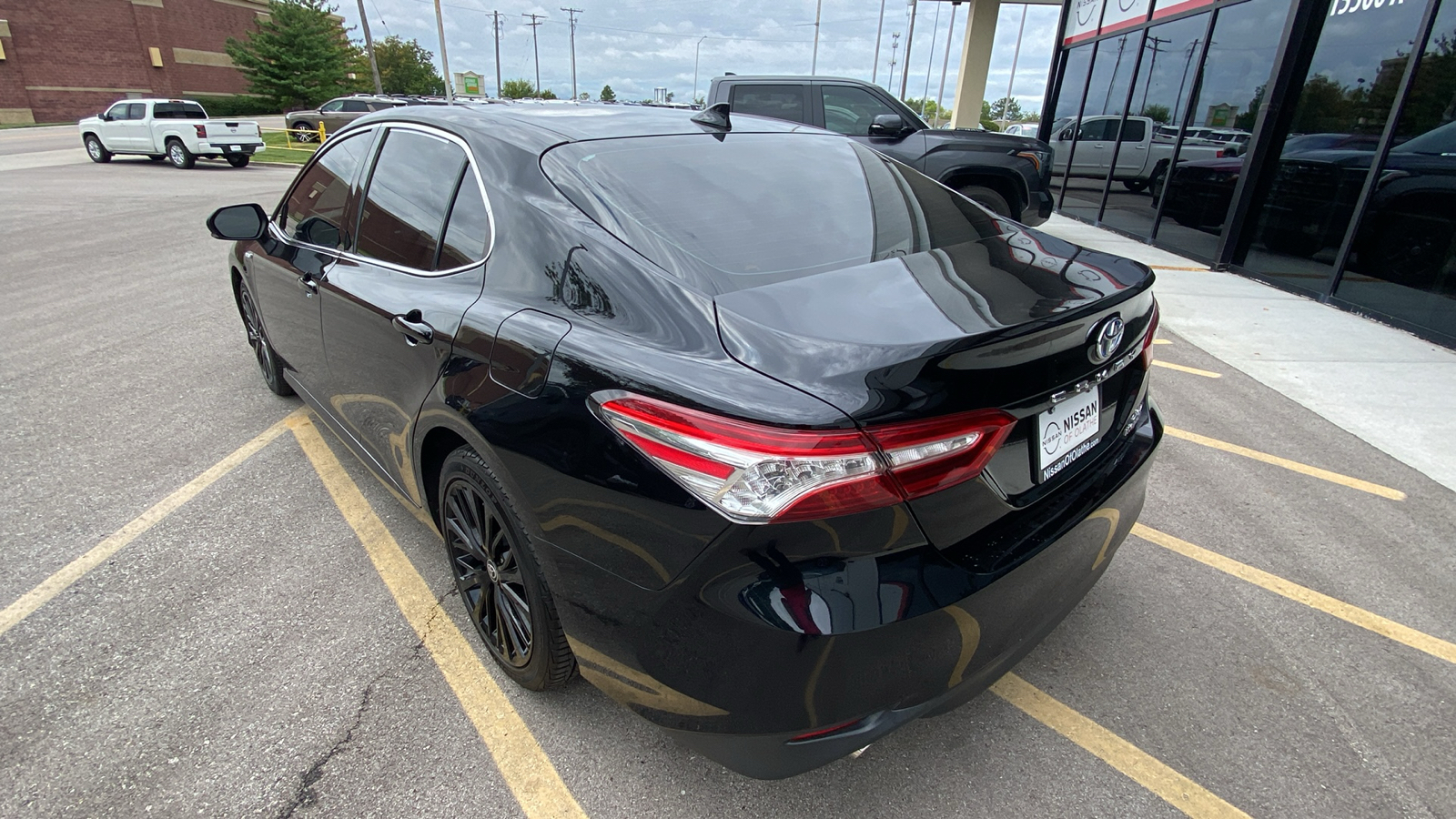 2020 Toyota Camry Hybrid XLE 10