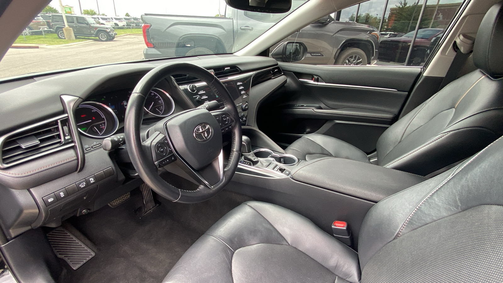 2020 Toyota Camry Hybrid XLE 15